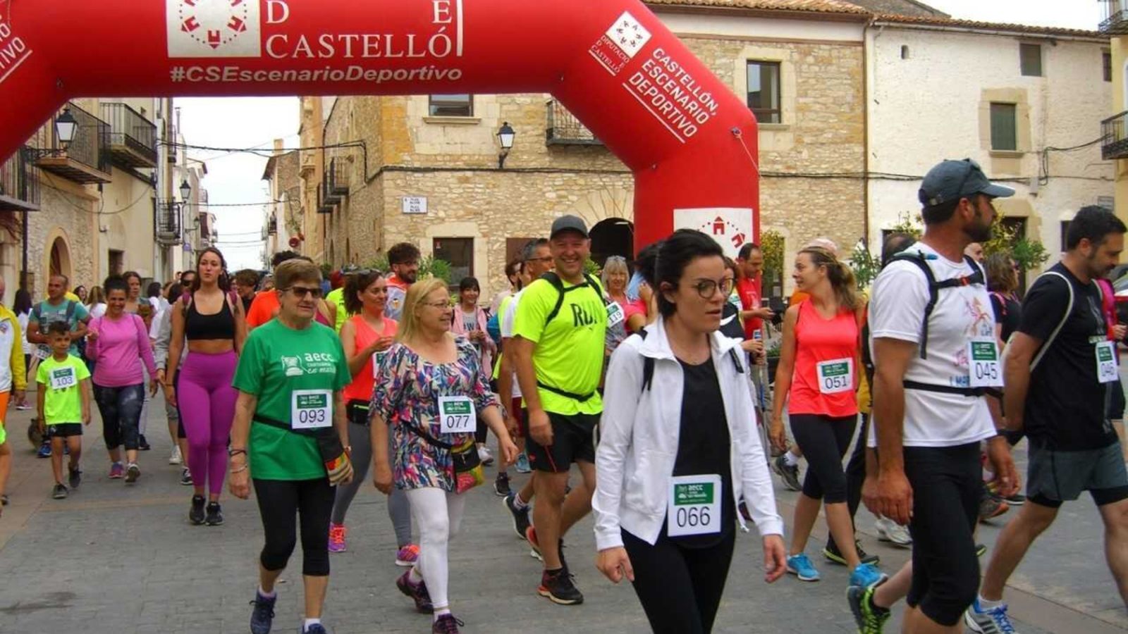 Més de 200 persones participen en la Marxa Solidària Contra el Càncer a Sant Jordi