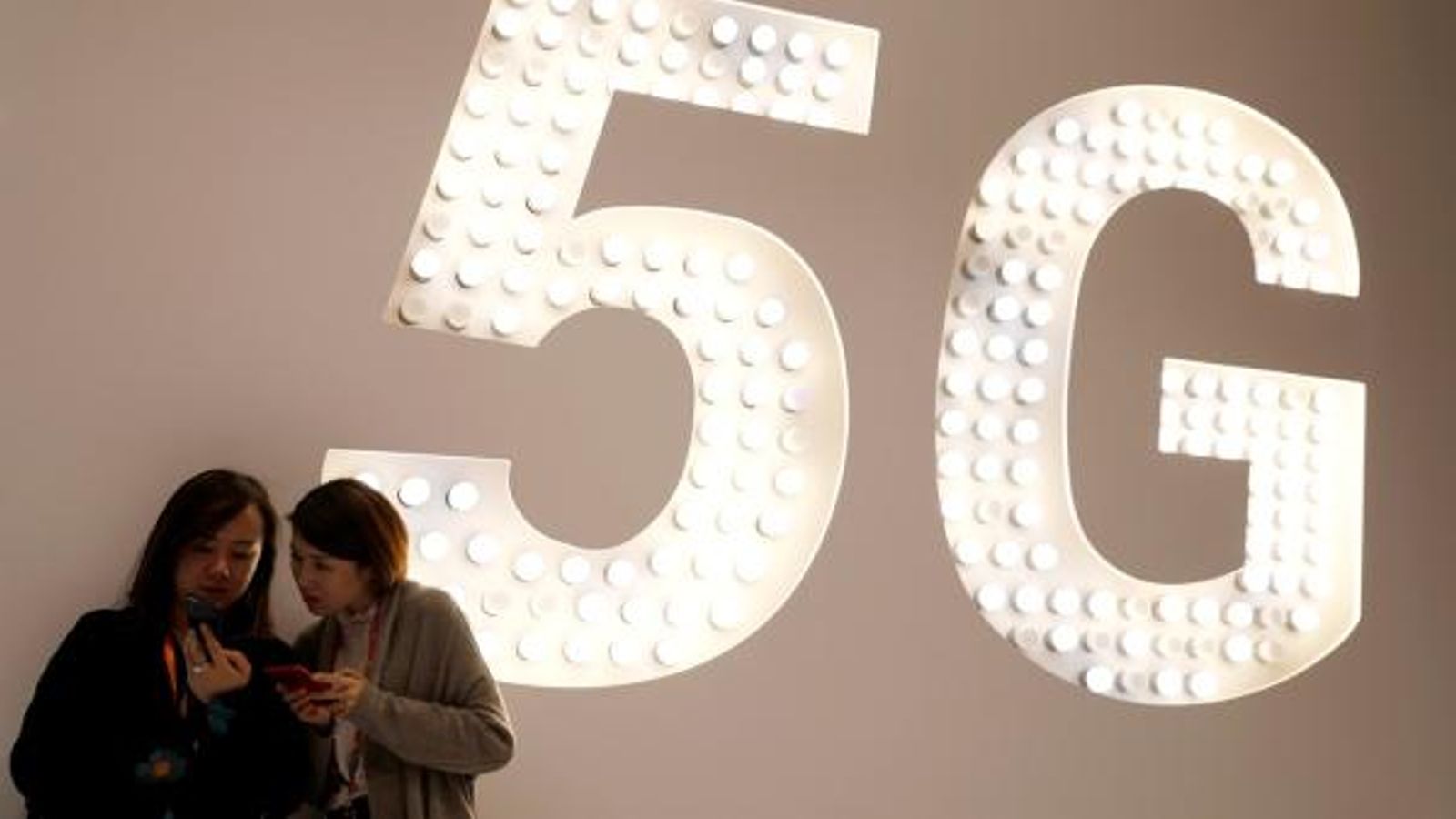 Descarregar-se una sèrie en el mòbil en segons serà possible amb el 5G