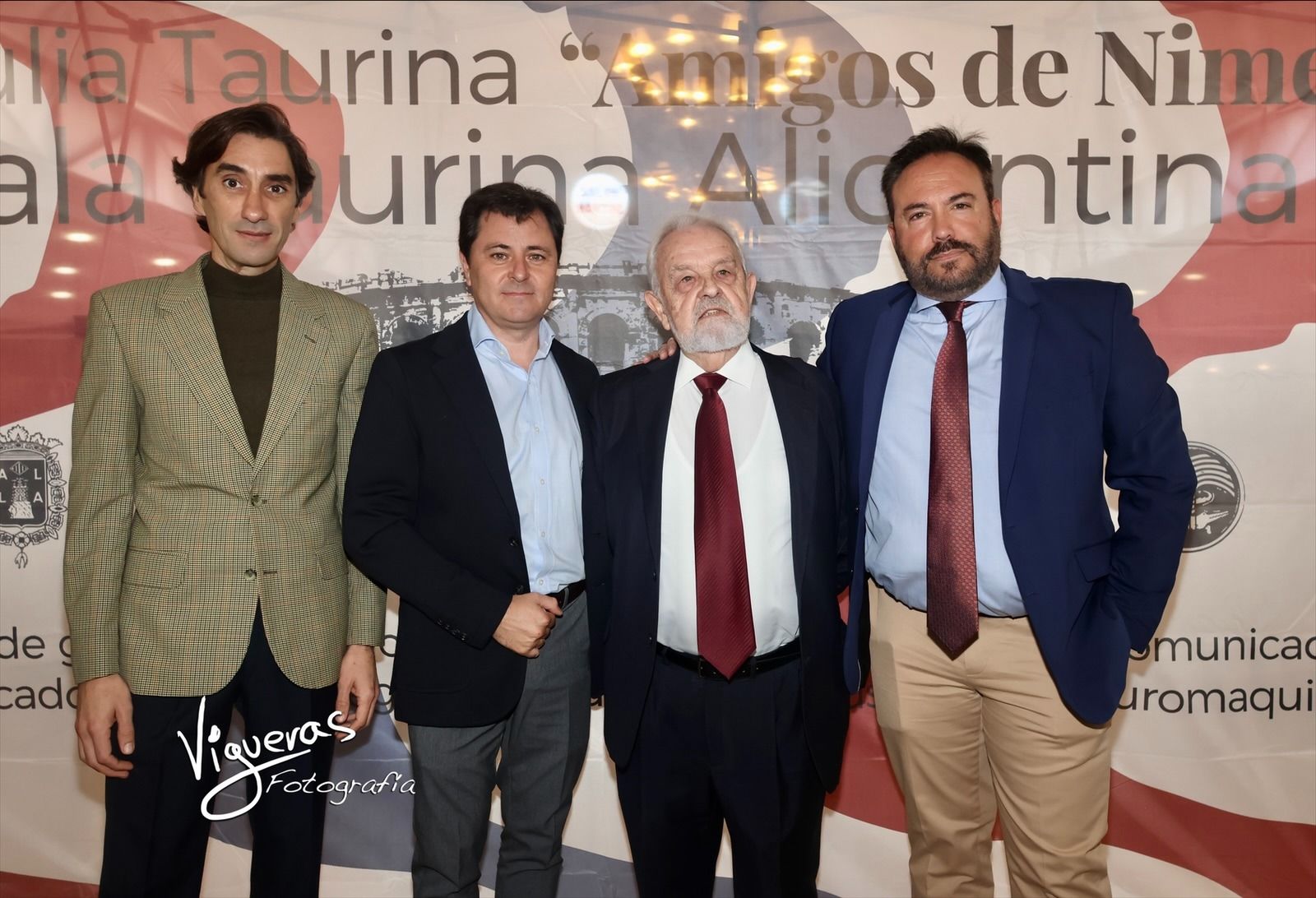 Jorge Casals i Francisco José Palazón de La plaça i Germán Estela de Terra de bous recolliren el Premi Tertúlia Taurina Amigos de Nimes