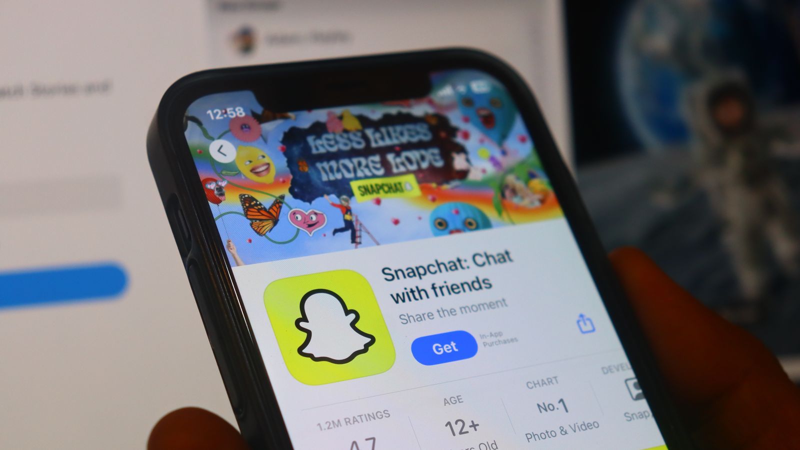 Un mòbil mostra l'aplicació de Snapchat (arxiu)