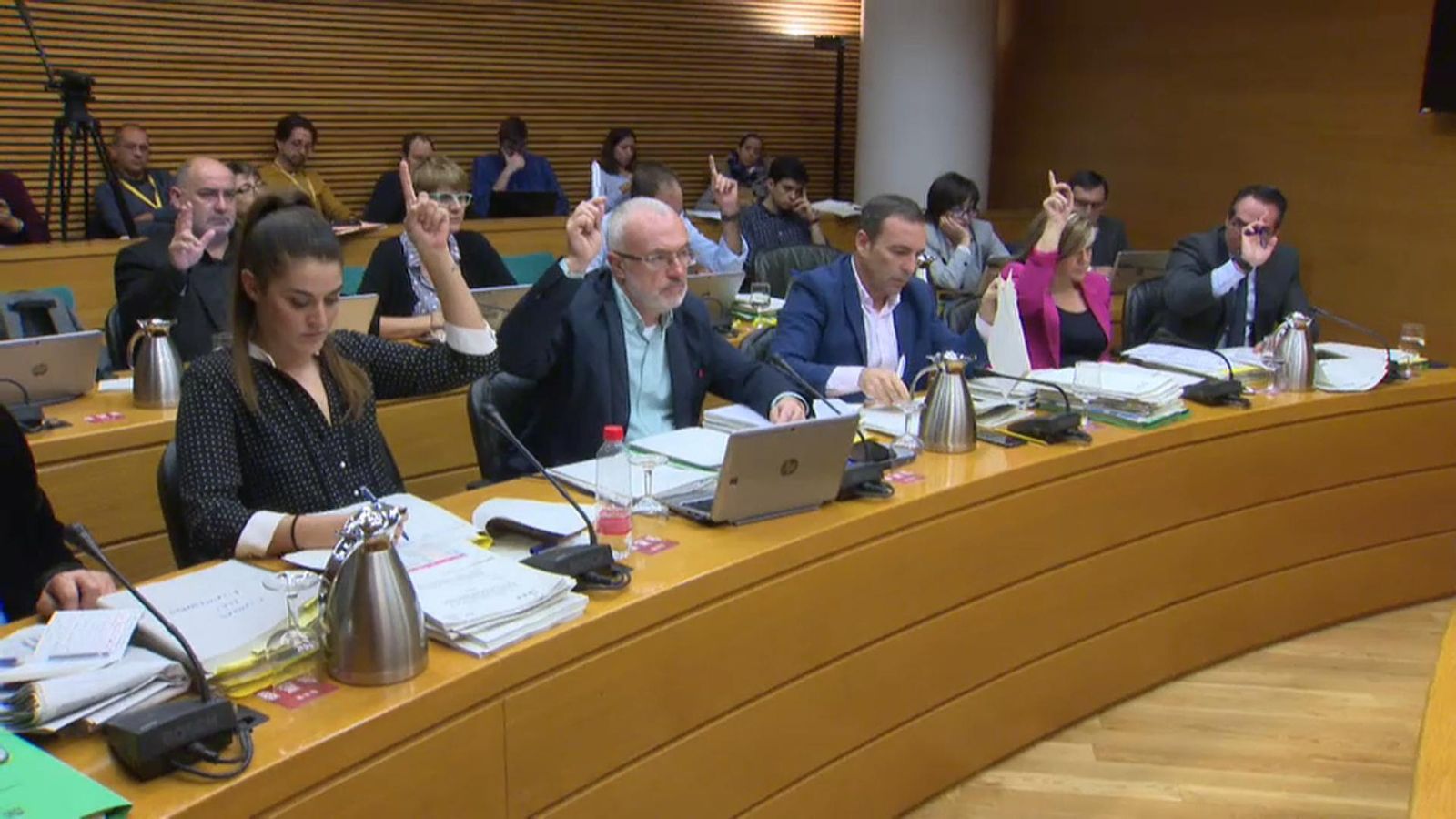 Les Corts aproven ampliar les ajudes a les víctimes de violència masclista fins a 75.000 euros