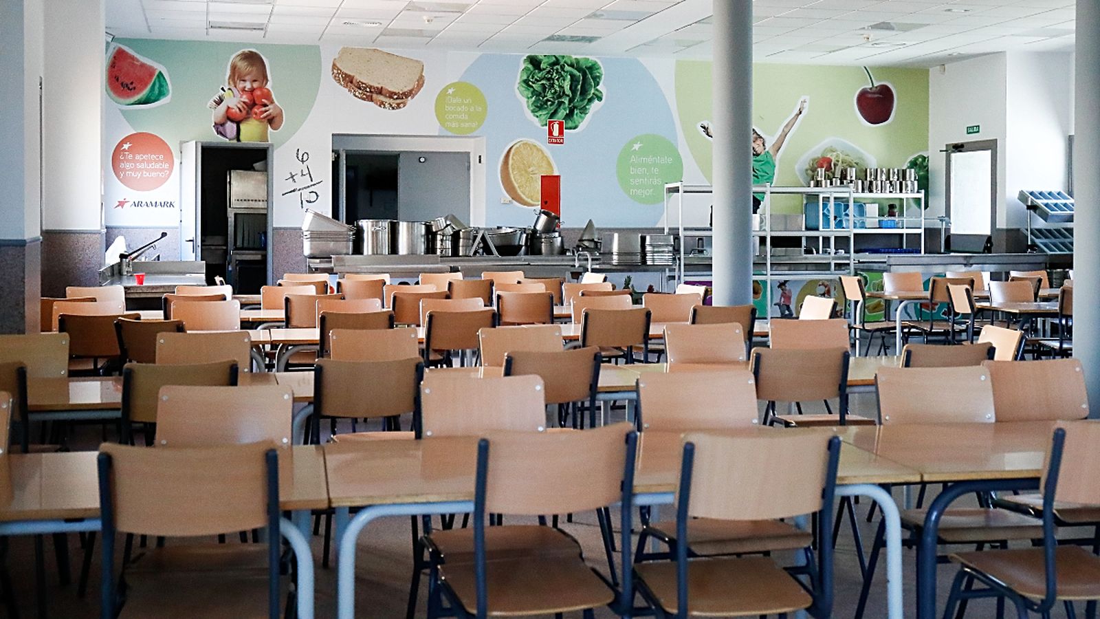 El menú per a endur-se consta de primer i segon plat, i postres, i se serveix en envasos d’un sol ús