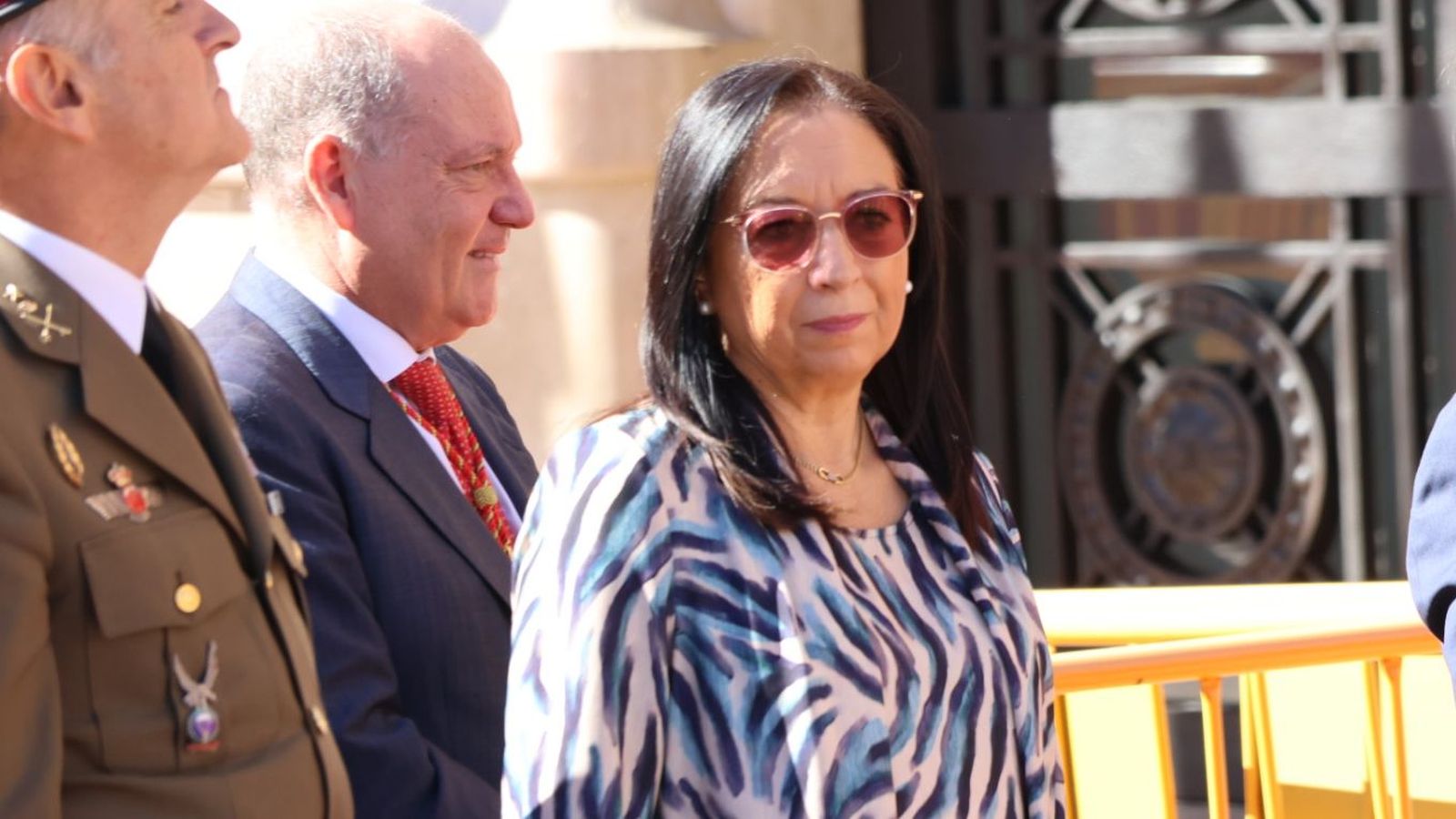 La presidenta de les Corts, Llanos Massó, durant la processó cívica del Nou d'Octubre pels carrers de València