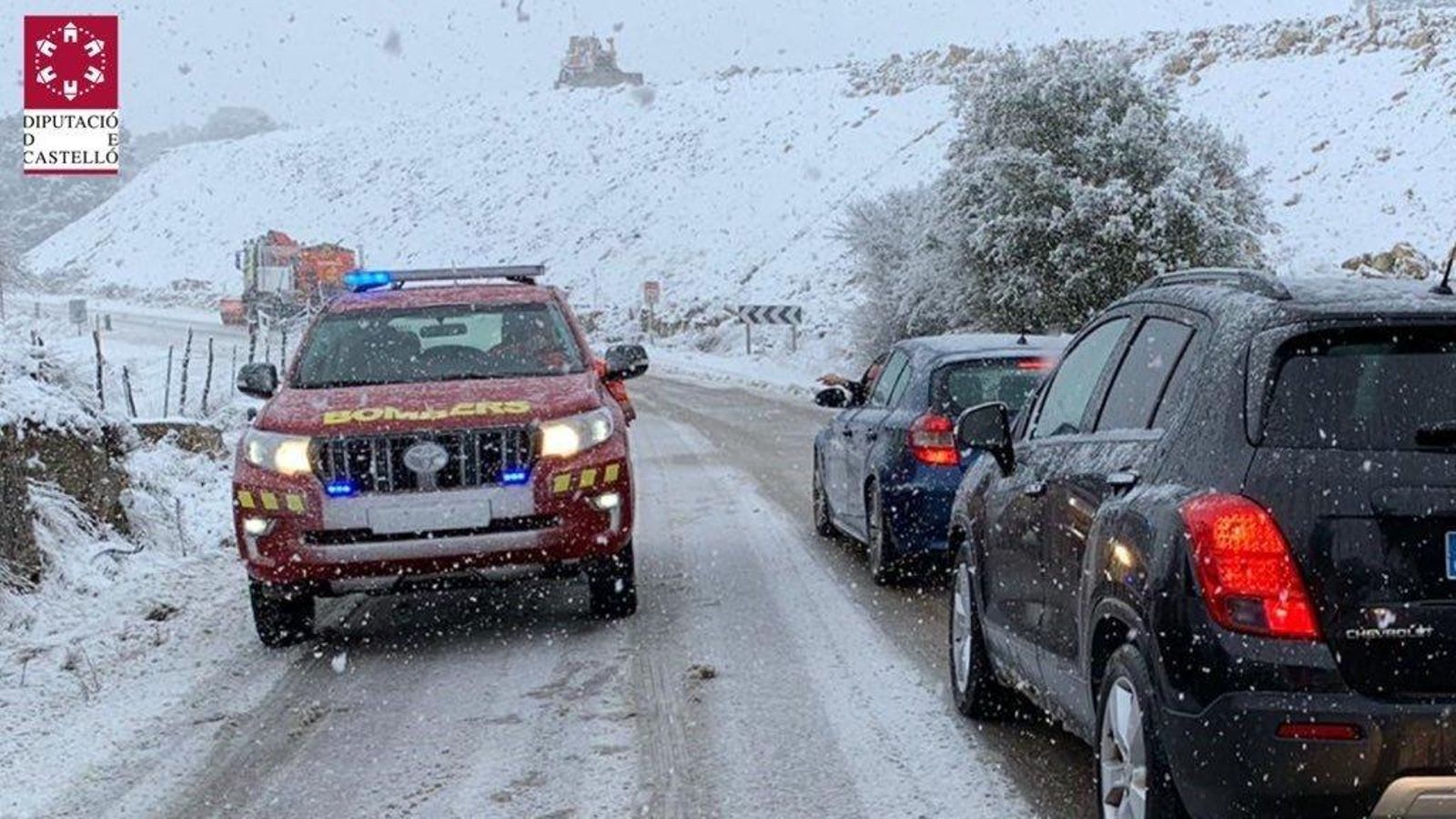 Vehicles baix la neu