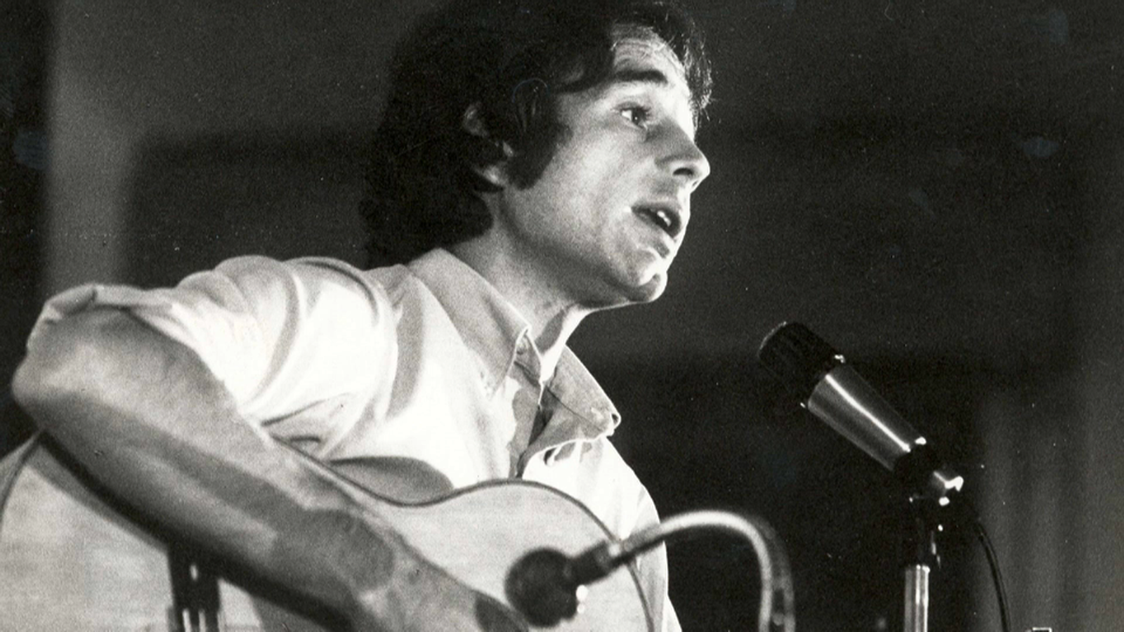 Ovidi Montllor va aprendre a tocar la guitarra com a autodidacta