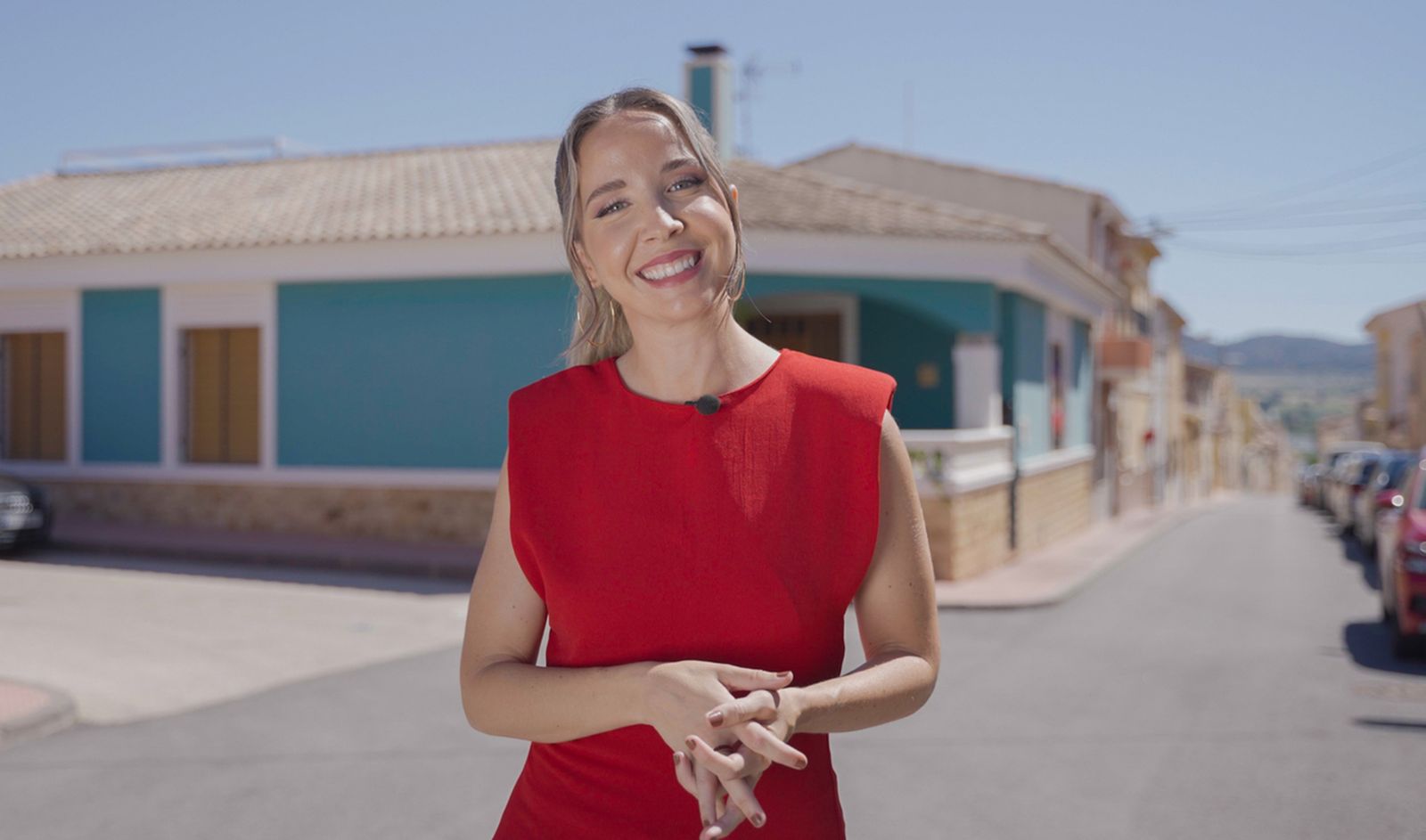 La presentadora de 'Terra de festes' Berta Báidez viu les Festes de Moros i Cristians de Salinas que estan dedicades a la seua Patrona La nostra Senyora la Verge del Rosari