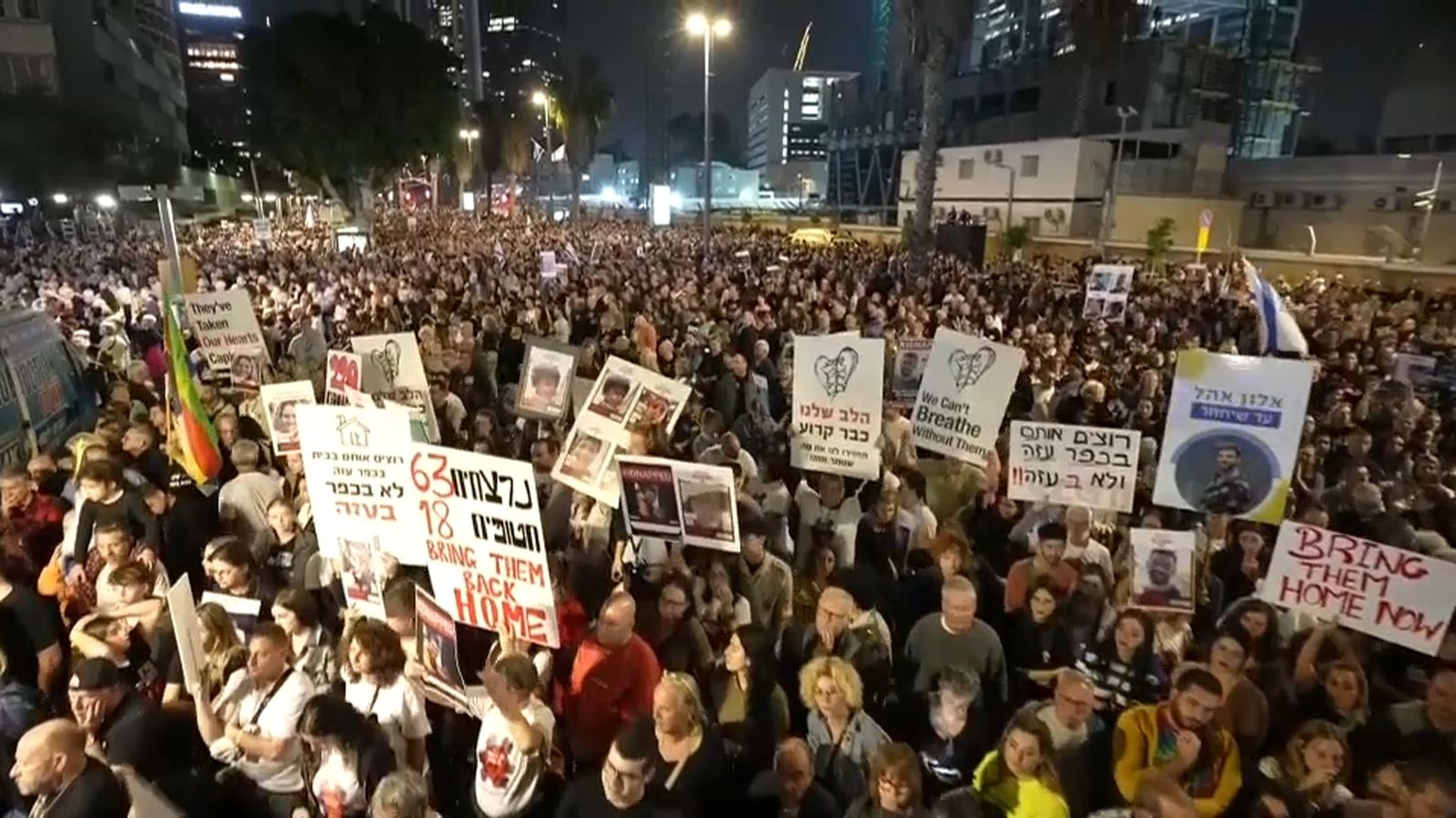 Familiars dels ostatges israelians es concentren a Tel Aviv per a demanar el seu alliberament