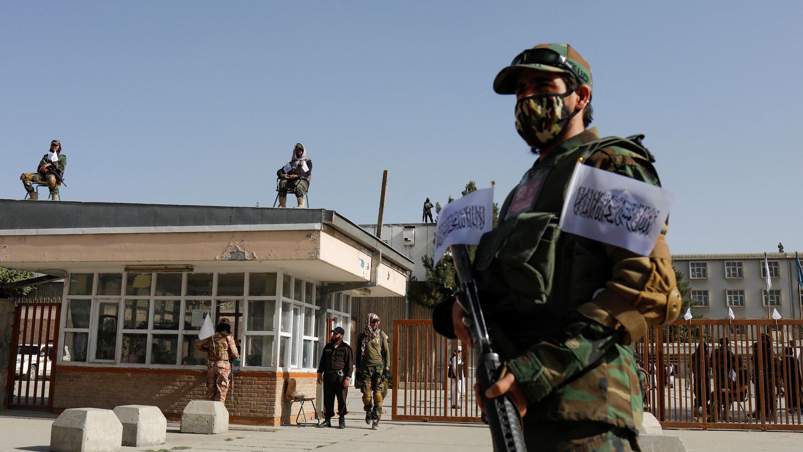 Soldats talibans desplegats durant la cerimònia del segon aniversari de la presa de Kabul