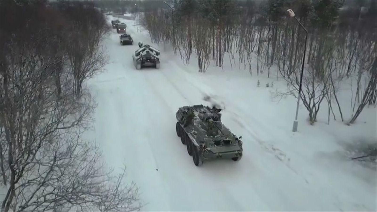 Carros de combat russos fent exercicis a les regions de Rostov i Krasnodar, pròximes a Ucraïna