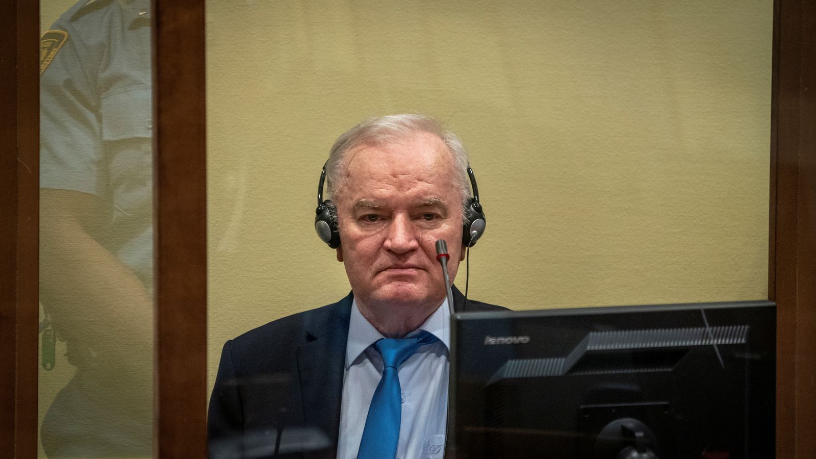 L'excomandant serbobosnià Ratko Mladic al jutjat abans d'escoltar el veredicte sobre el seu cas