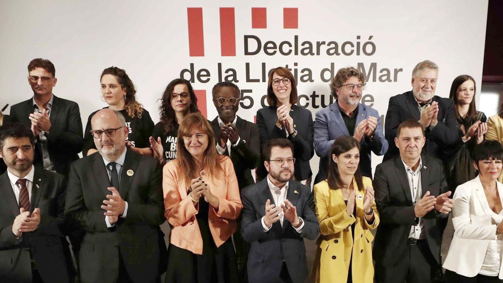 Dirigents catalans, bascos, gallecs, balears i valencians signen a Barcelona una solemne declaració conjunta en què reclamen un acord polític sobre la crisi catalana.