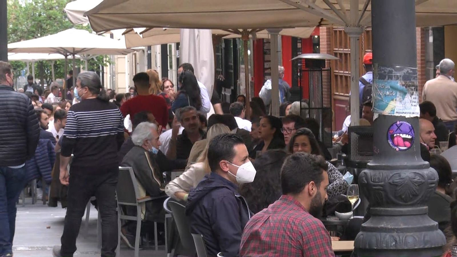 Primer cap de setmana amb bars i restaurants oberts fins a les deu