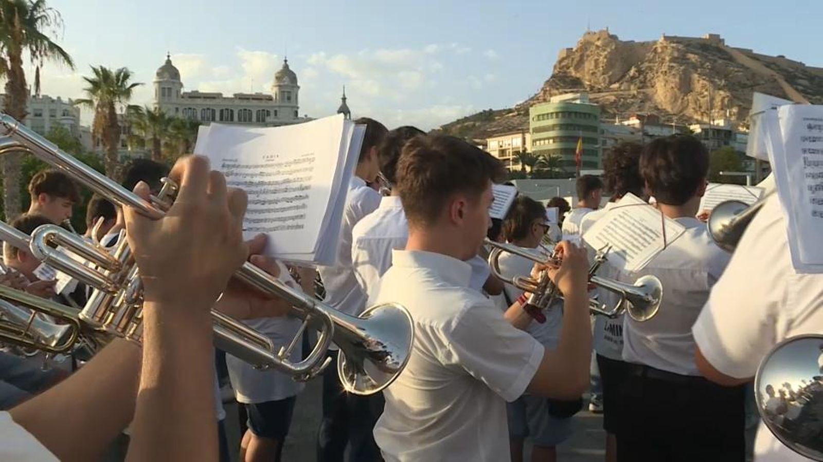 Concert a Alacant per a celebrar que la música torna a ser obligatòria en l'ESO Concert a Alacant per a celebrar que la música torna a ser obligatòria a l'ESO