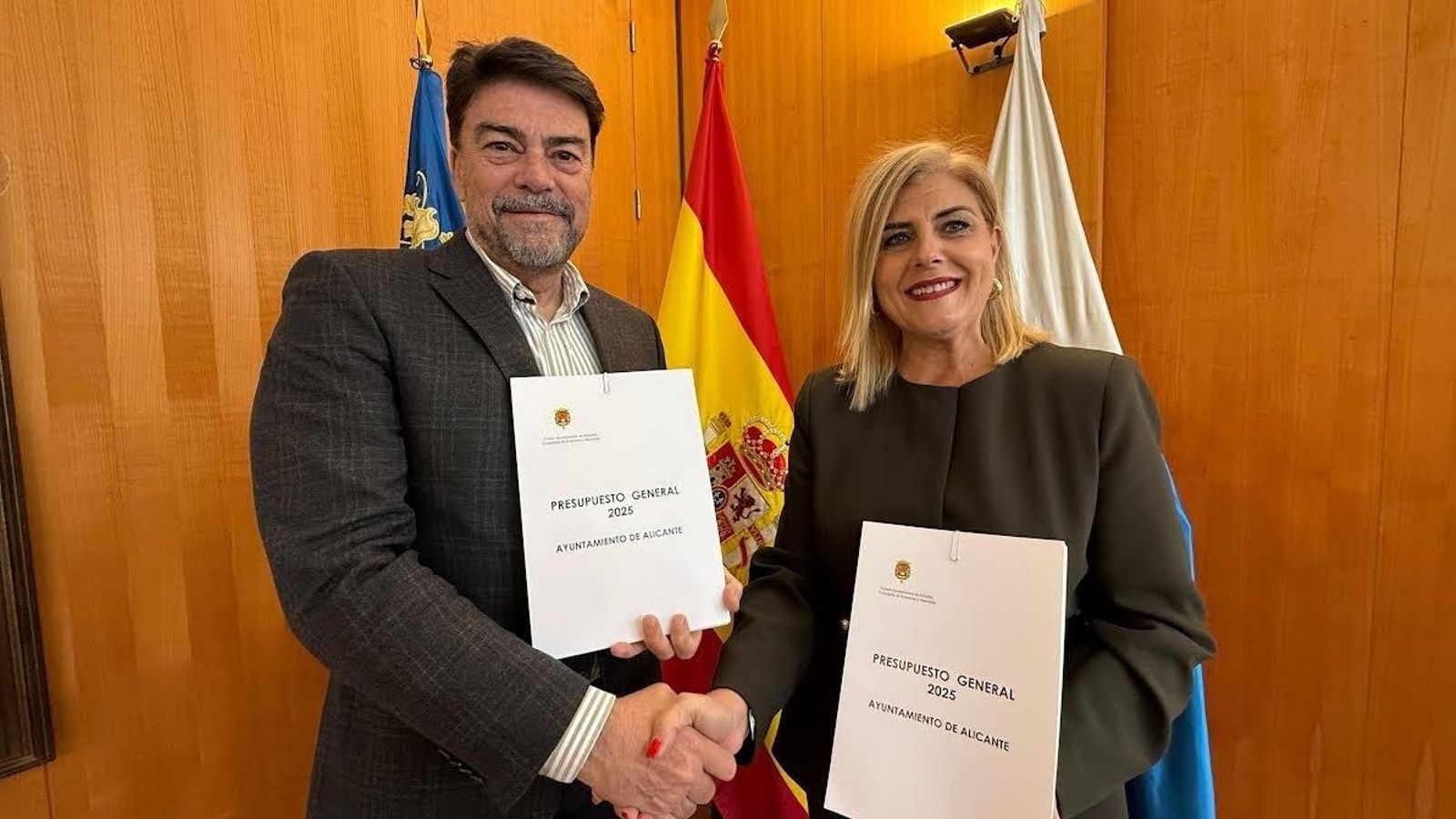 Barcala i Robledillo escenifiquen el pacte per als pressupostos municipals, este dijous