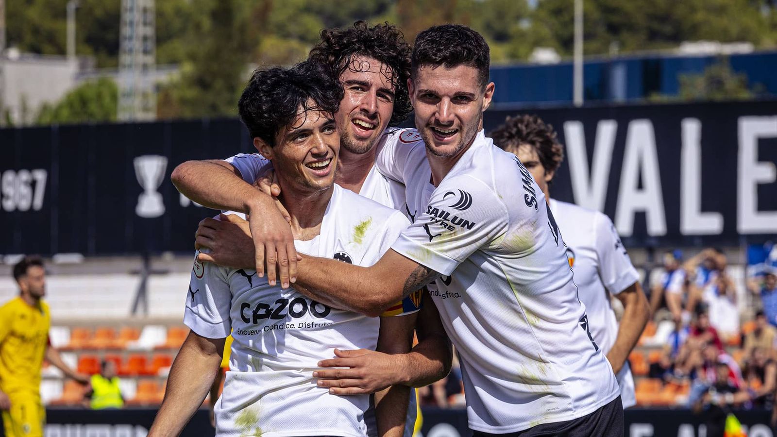 Els jugadors del Mestalla celebren un gol