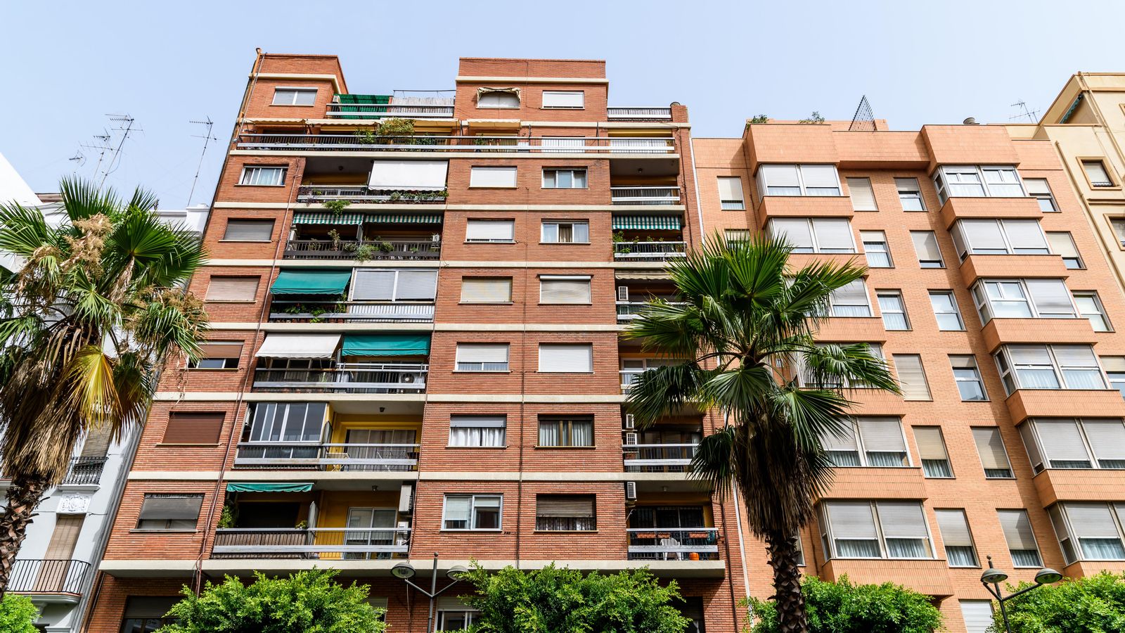 Bloc de pisos en una imatge d'arxiu