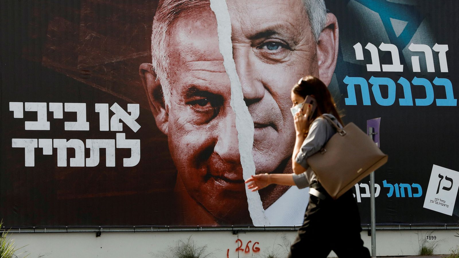 Cartell electoral de 2021 amb el rostre de Benjamin Netanyahu i de l'exgeneral Benny Gantz, la dimissió del qual ha acabat amb la dissolució del gabinet de guerra En imatge, un cartell electoral de 2021 amb el rostre de Benjamin Netanyahu i de l'exgeneral Benny Gantz, la dimissió del qual ha acabat amb la dissolució del gabinet de guerra