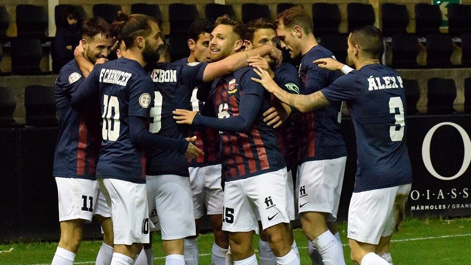 Els jugadors de l'Eldenc celebren el gol