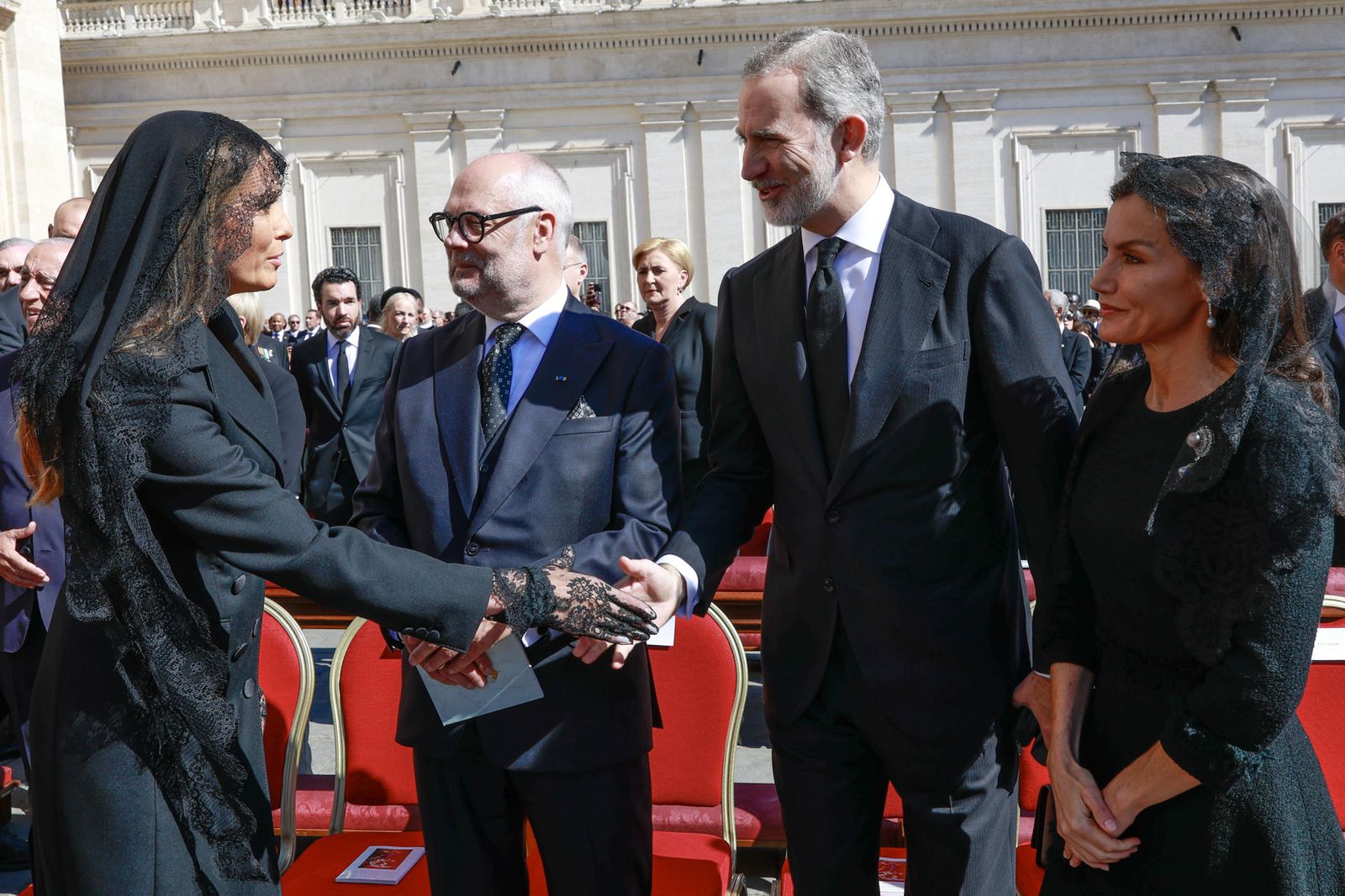 Felip VI i Letícia saluden l'esposa del president dels Estats Units, Melania, en presència del president d'Estònia, Alar Karis