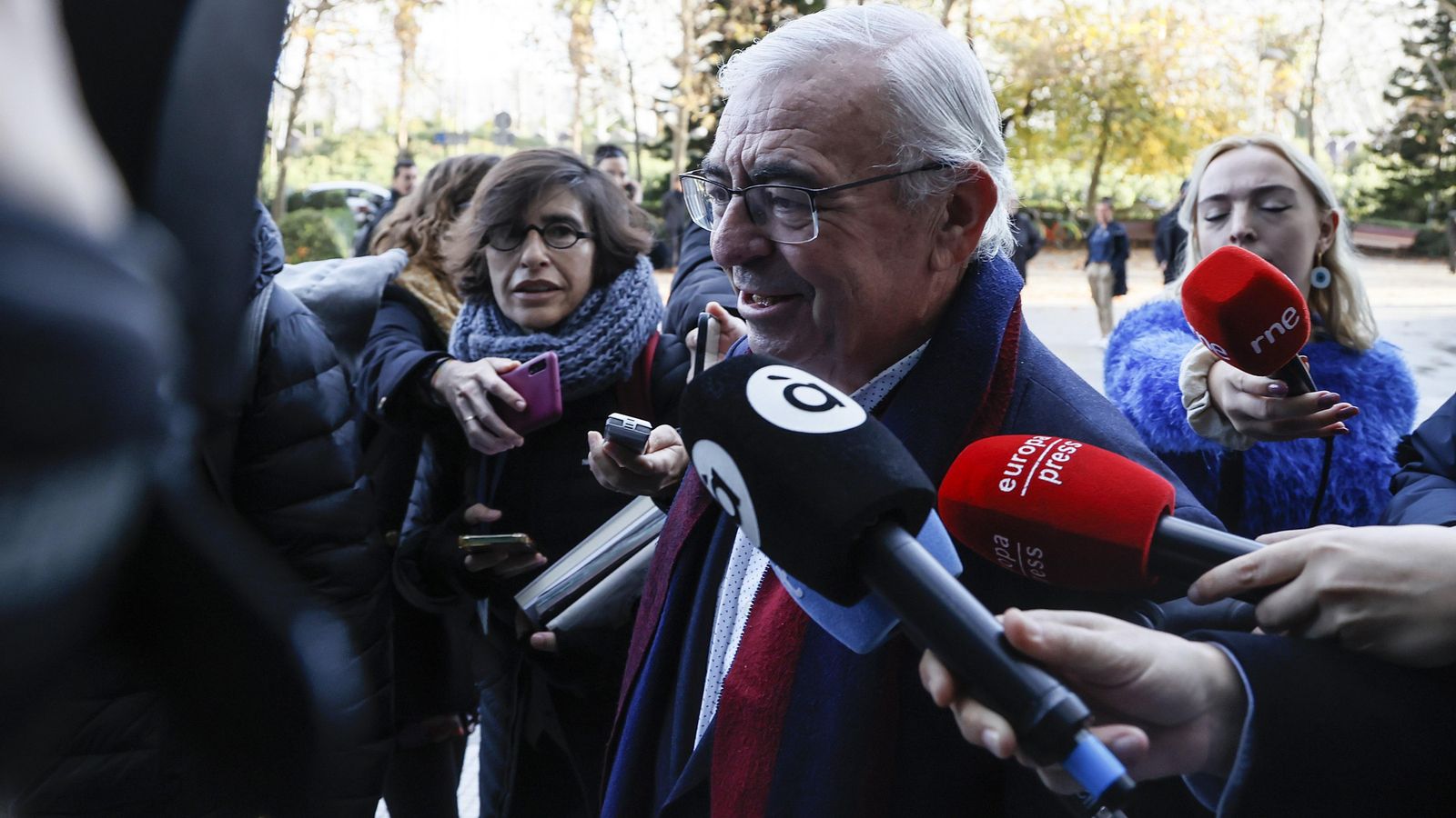 L'exreponsable de finances del PSPV, Pepe Cataluña (dreta), ix del jutjat