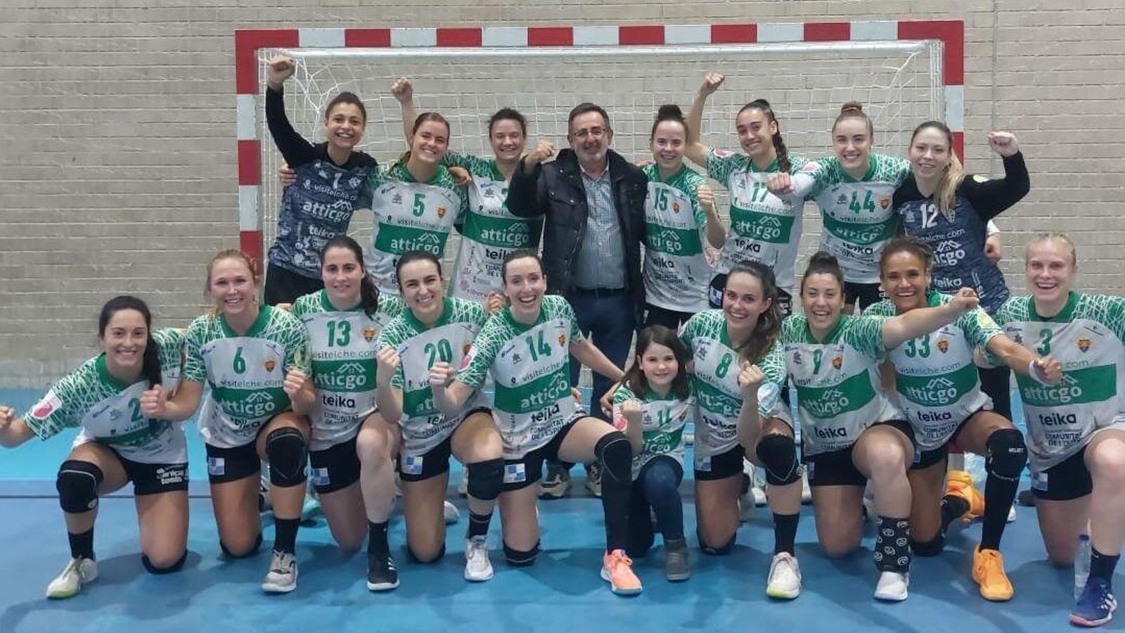 Les jugadores de l'Elx celebren el triomf