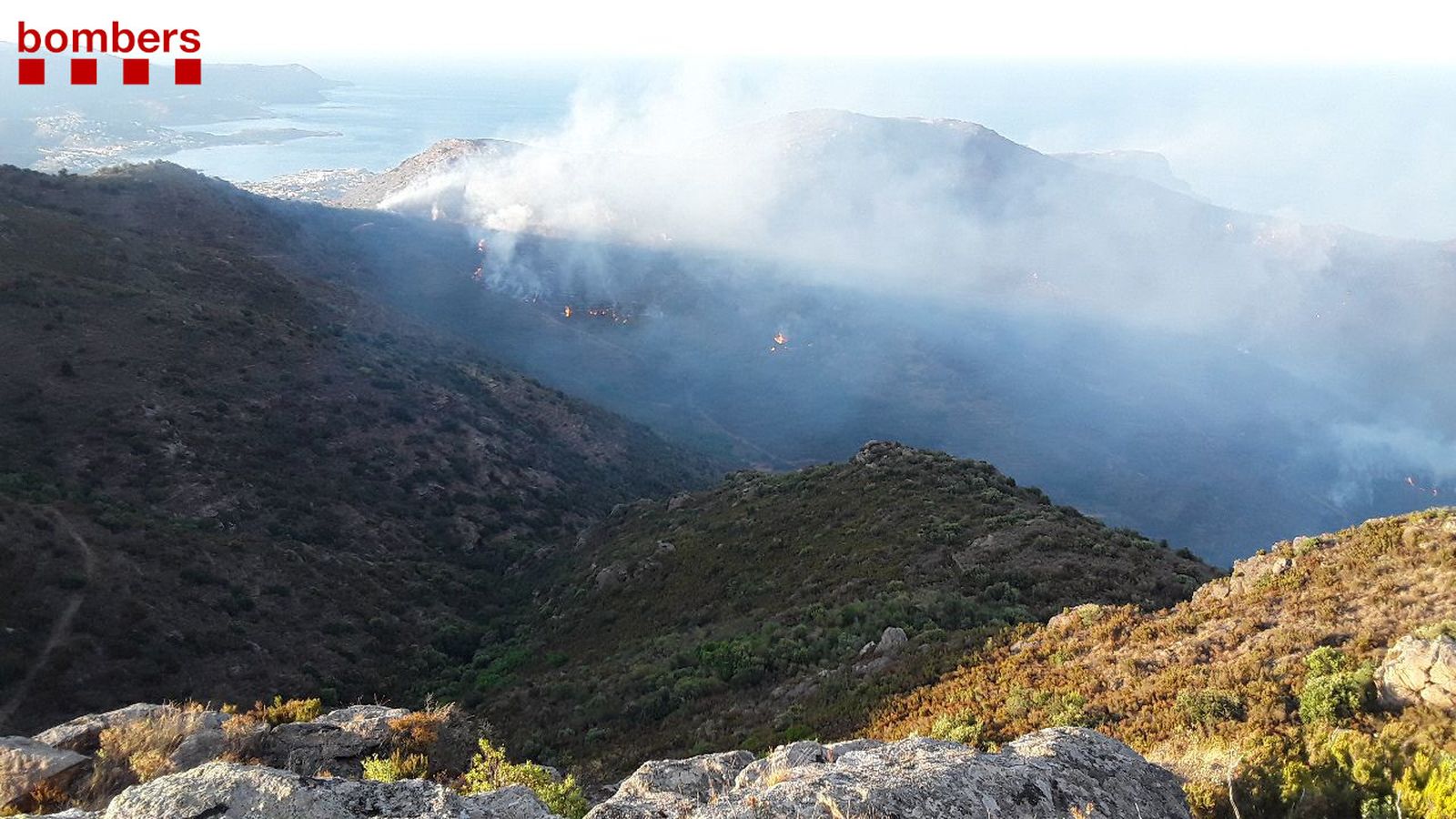 Imatge aèria de l'incendi al parc natural Cap de Creus