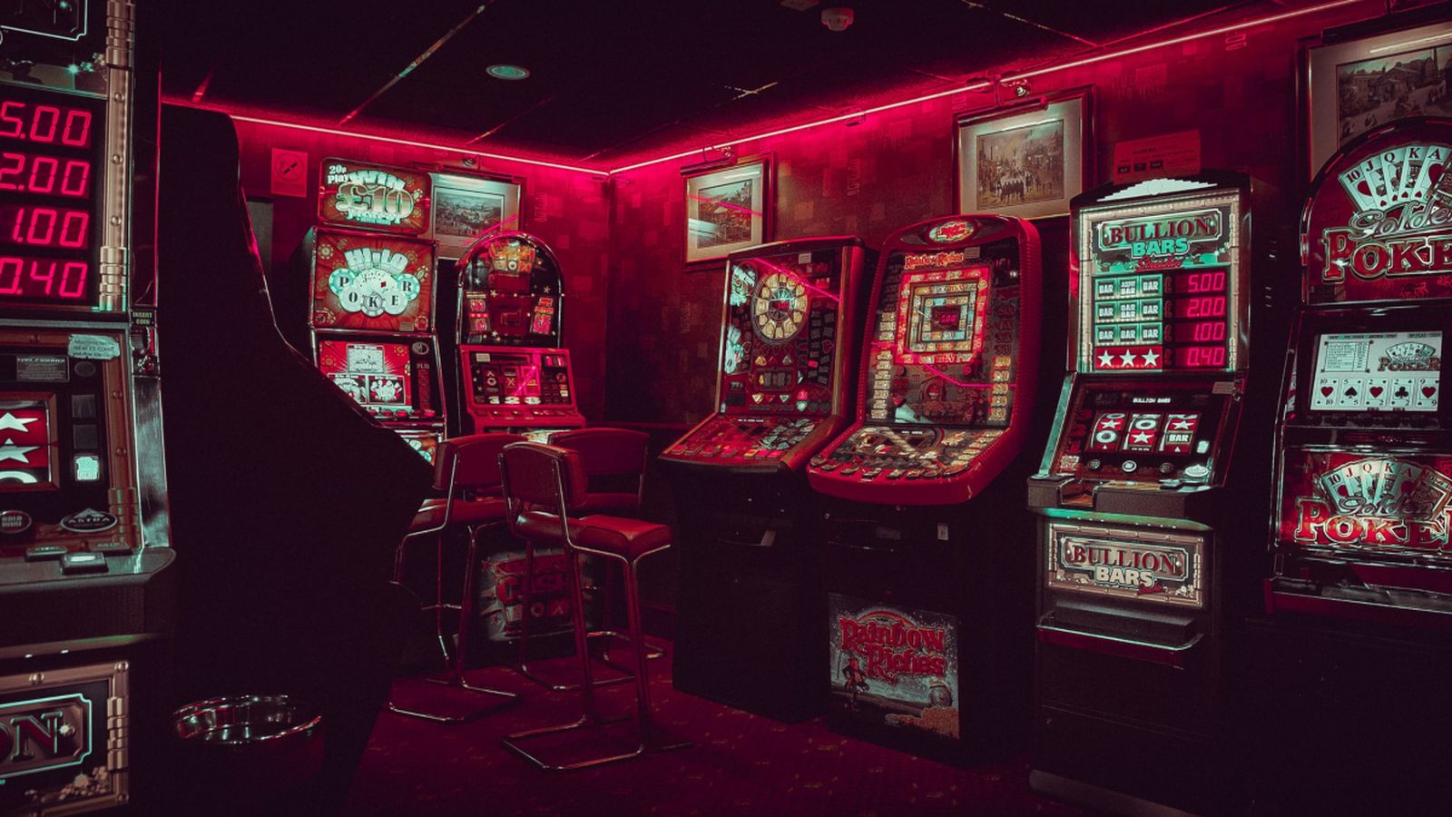 Les Corts proposen mesures complementàries a la Llei del joc per a combatre la ludopatia entre joves i vulnerables