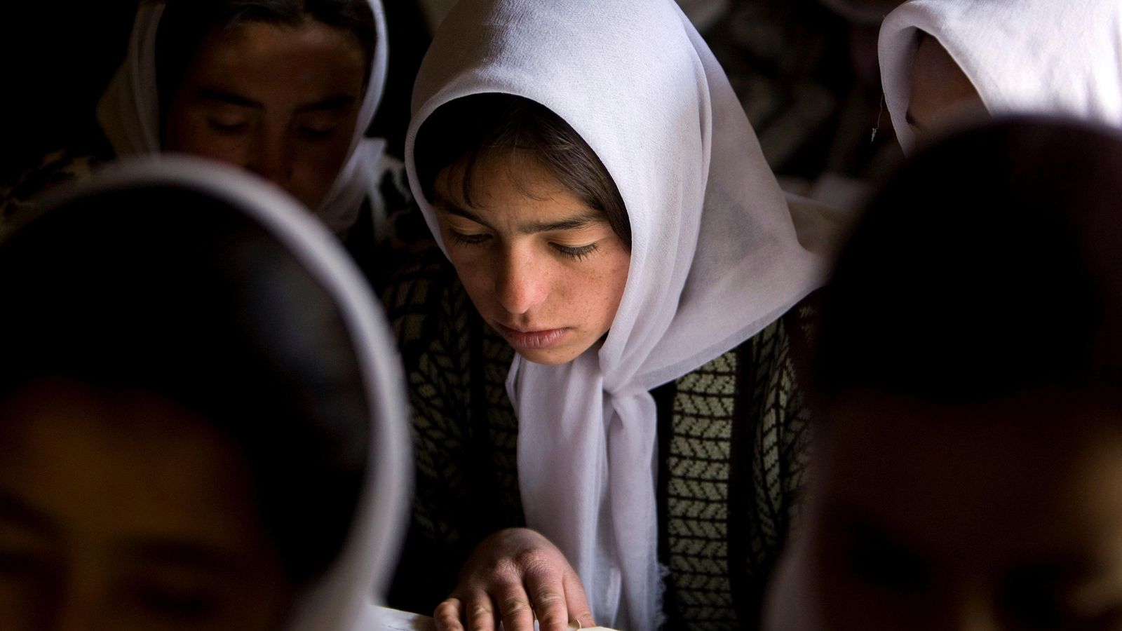Imatge d'arxiu: una xiqueta en l'escola en la província de Badakhshan