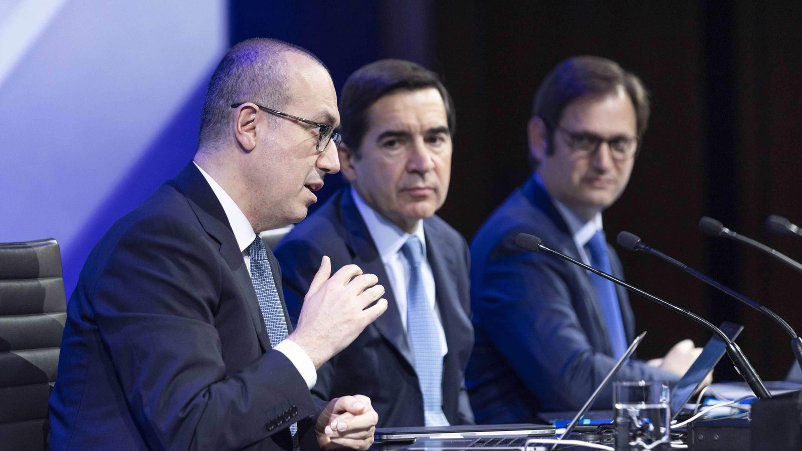 El CEO del BBVA, Onur Genç, i el president, Carlos Torres, durant una roda de premsa el passat mes a Madrid