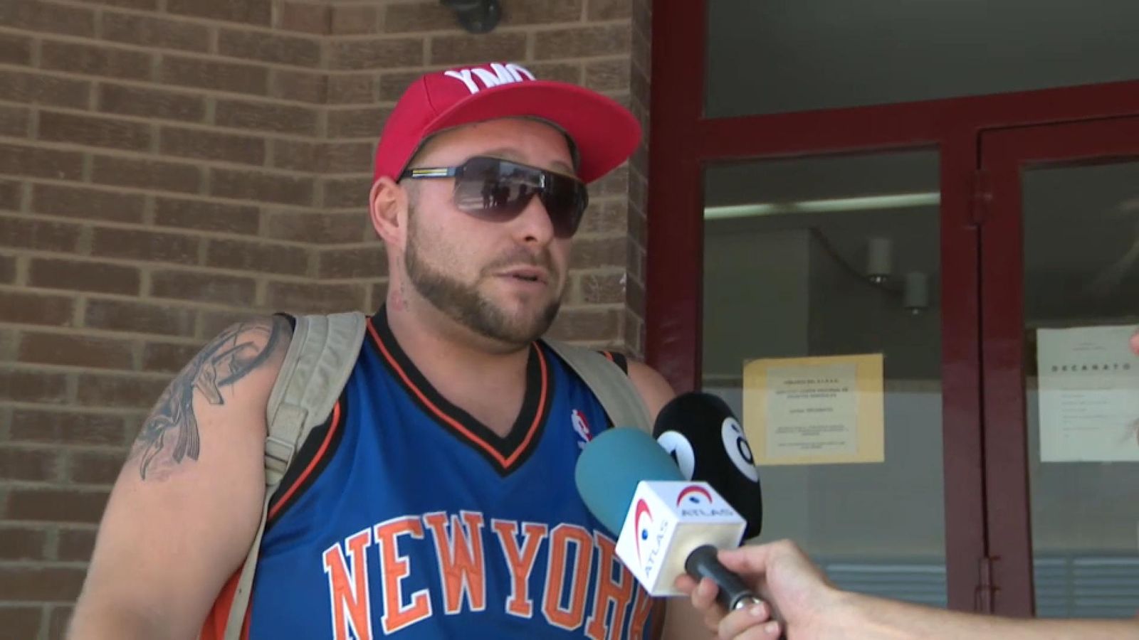 El condemnat, a les portes dels jutjats de Llíria, durant el juí