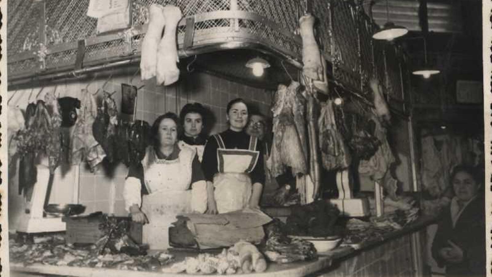 Les dones han estat presents al Mercat Central des que va obrir les portes al públic