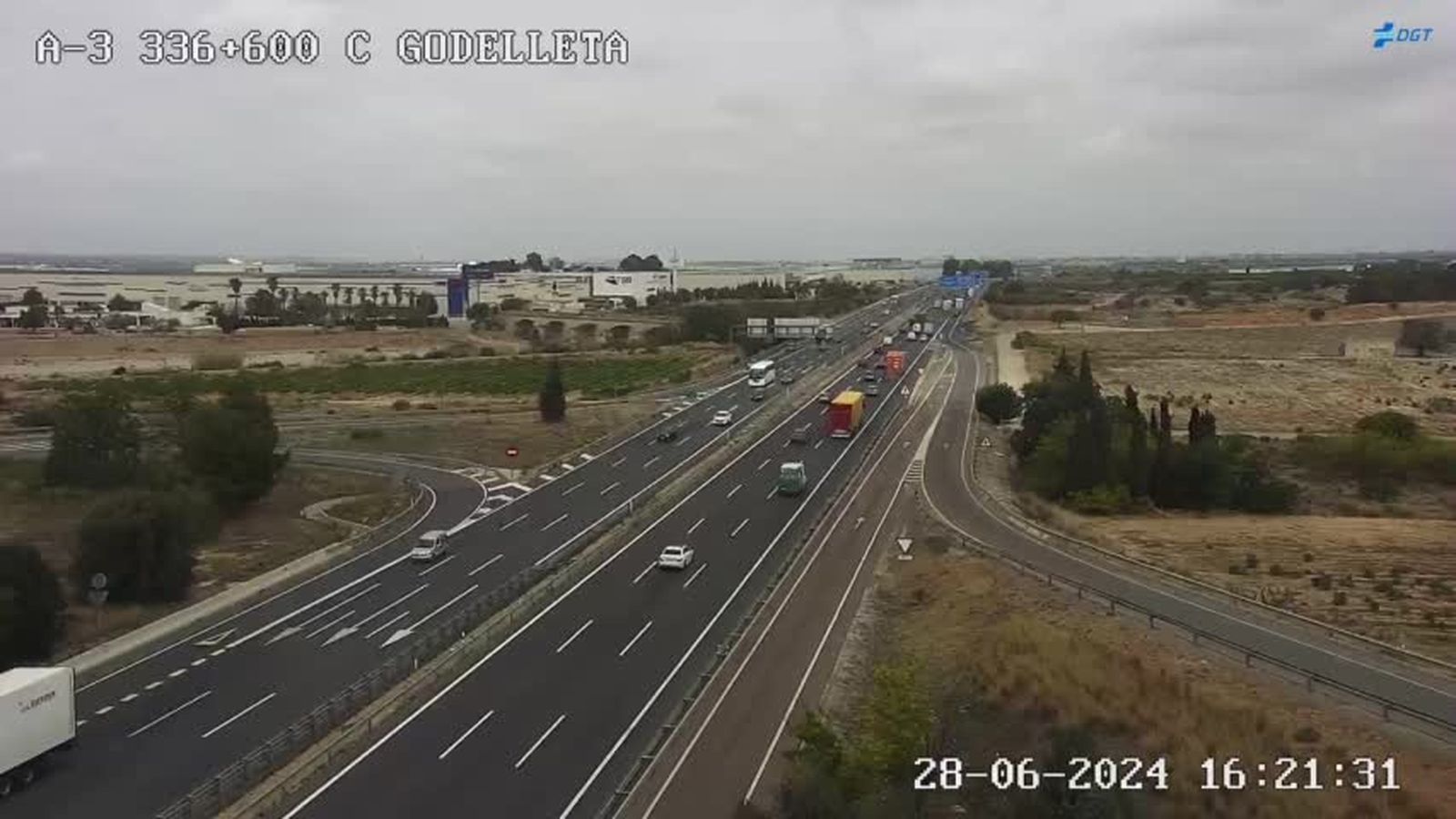 Estat del trànsit a l'A-3 en direcció València en el quilometre 334 a les 16_21 d'este divendres
