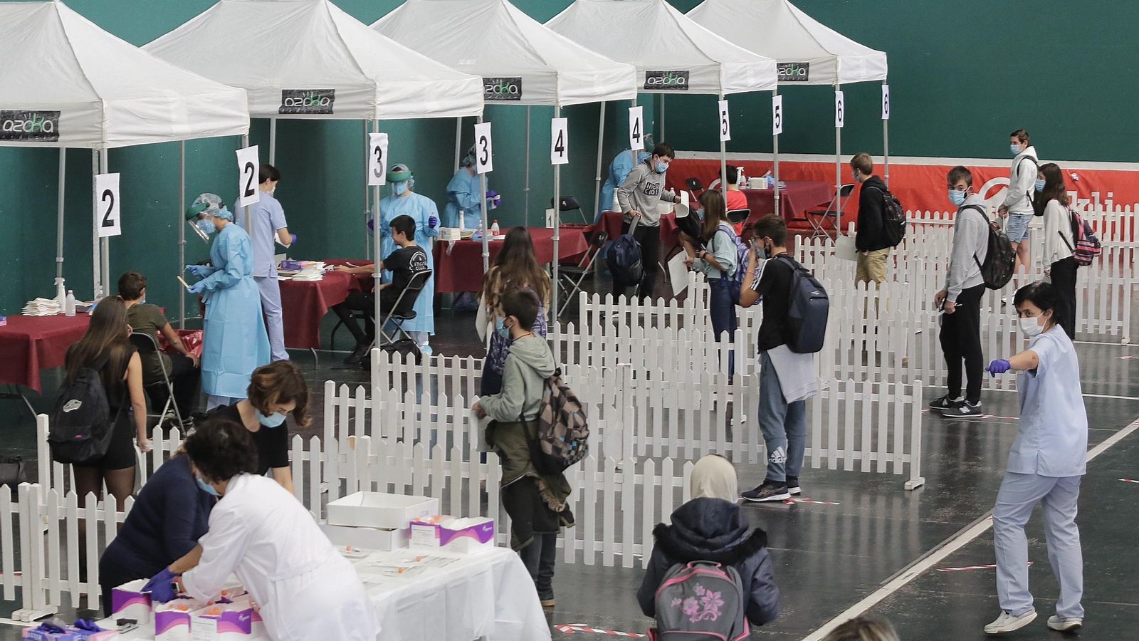 Cribat massiu que s'ha fet aquest dimecres a Ordizia, el País Basc, per a detectar nous contagis