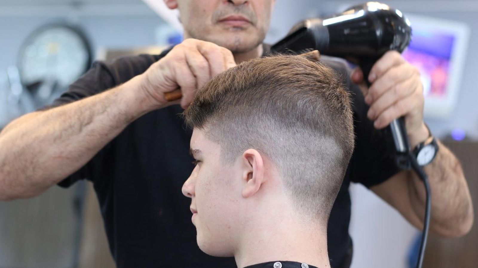 Els perruquers són alguns dels professionals autònoms que han hagut de cessar la seua activitat