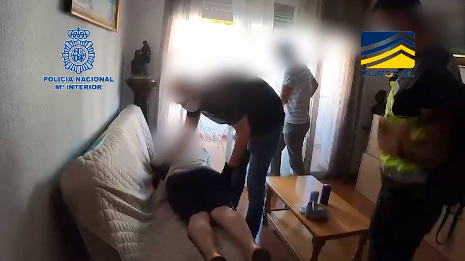 Escorcoll en un domicili durant l'operació policial