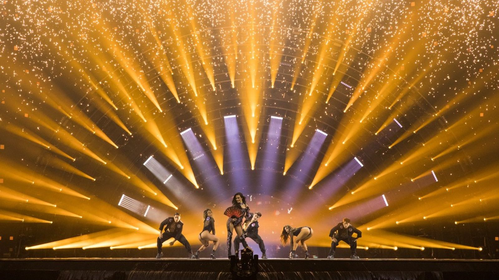 Chanel i l'equip de ball durant els assajos a Torí