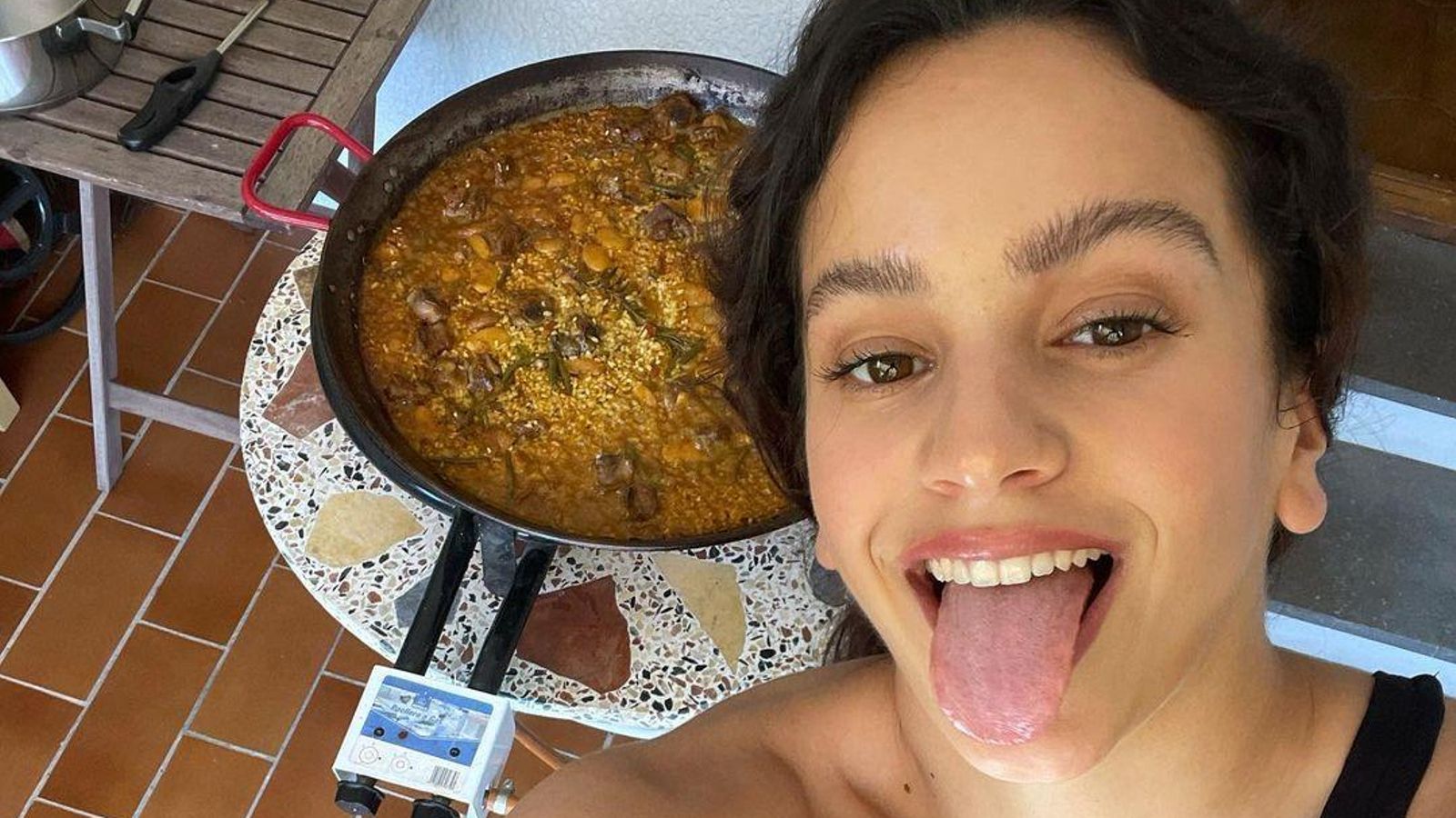 Rosalía mostra la seua paella a Instagram