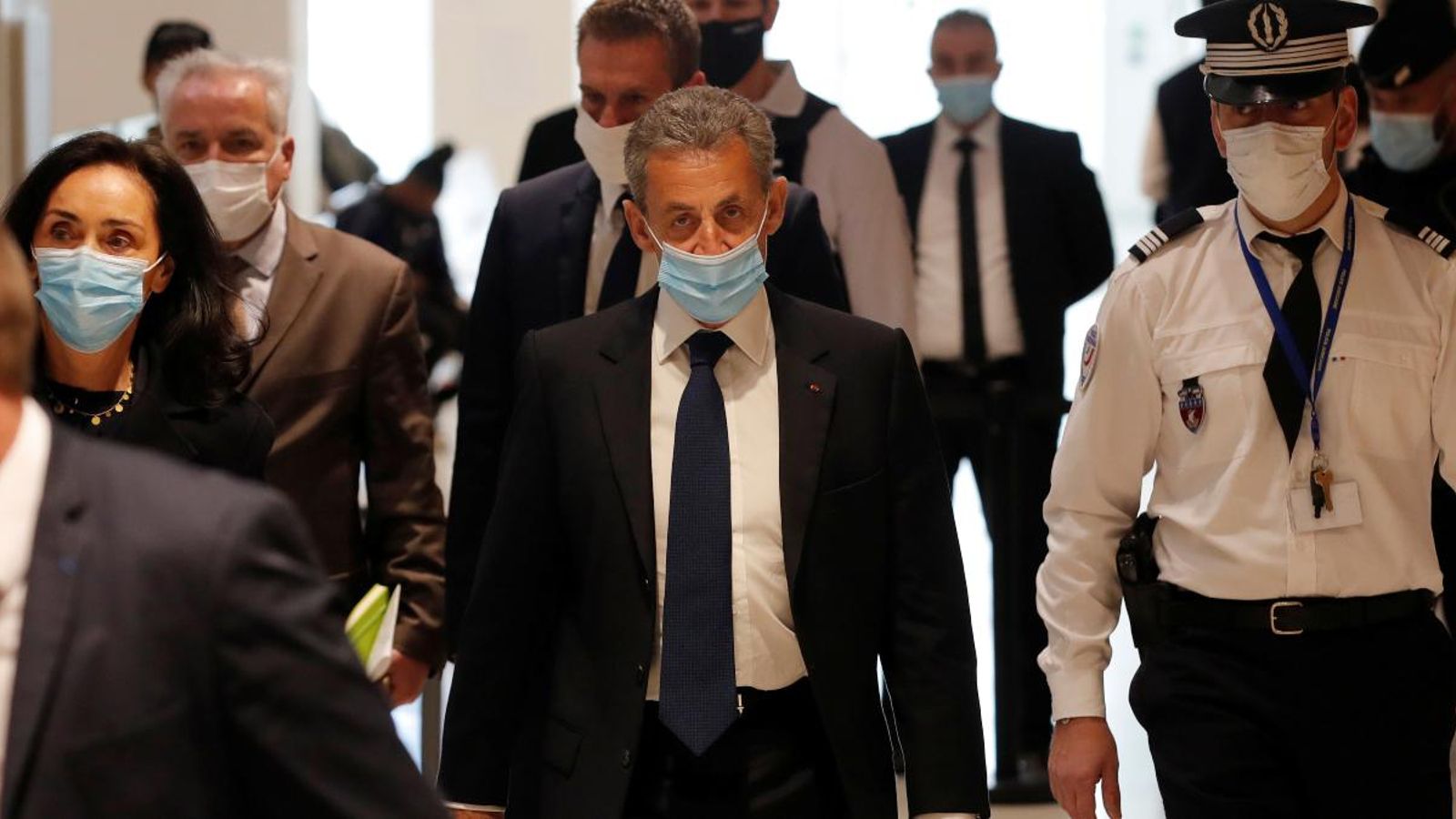 Nicolas Sarkozy arribant al jutjat per escoltar el veredicte