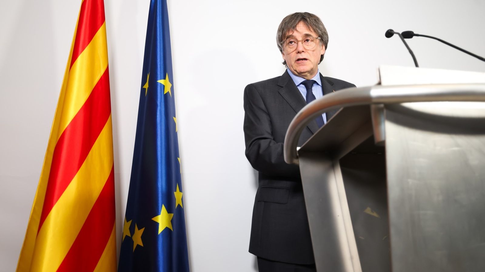 L'expresident de la Generalitat de Catalunya i lider de Junts, Carles Puigdemont, durant la roda de premsa a Waterloo (Bèlgica)