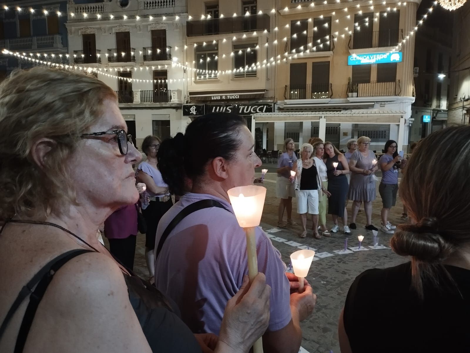 Un emotiu de la vigília contra la violència masclista a Silla