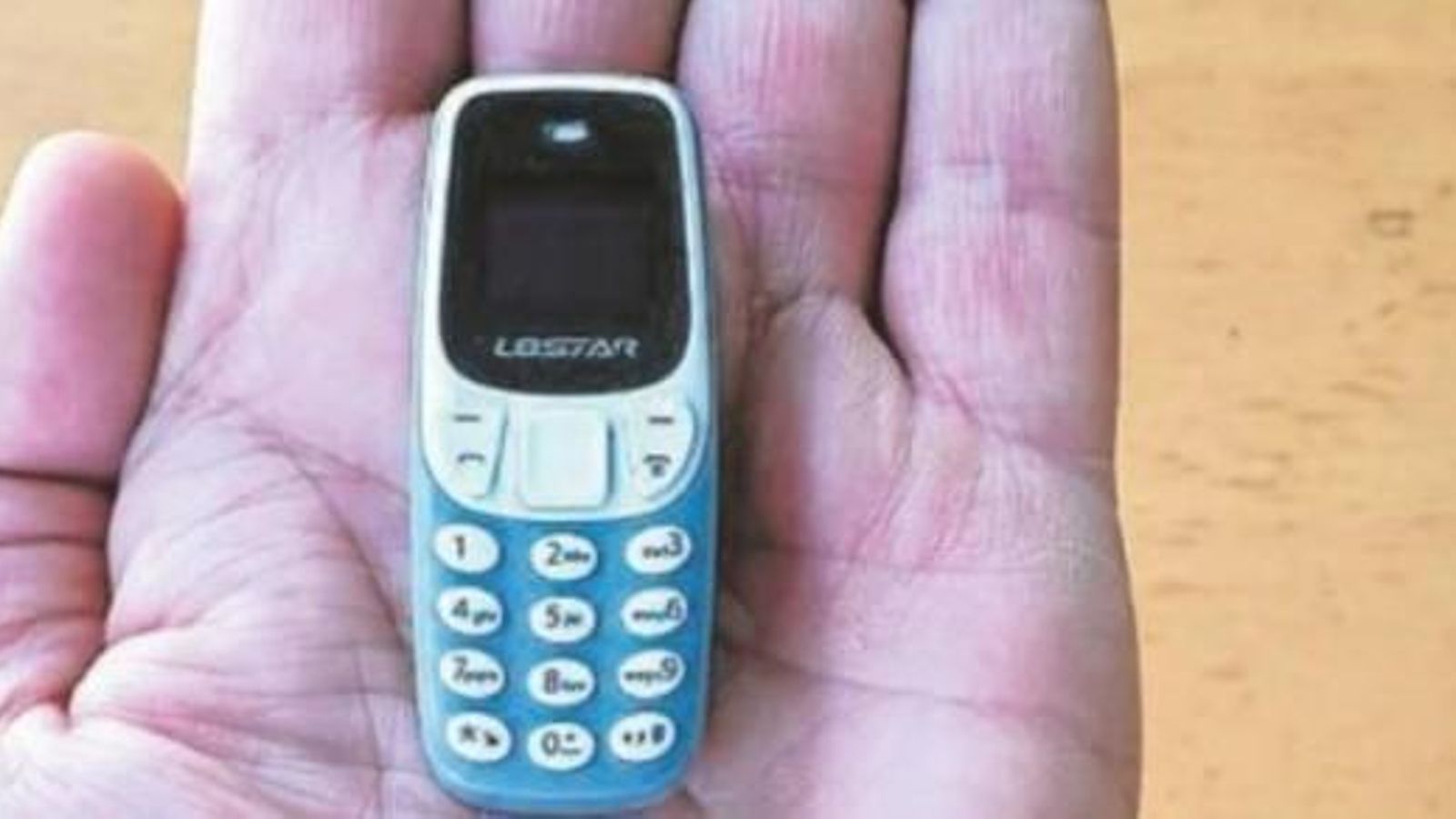 Xicotet telèfon que es va intentar introduir en la presó