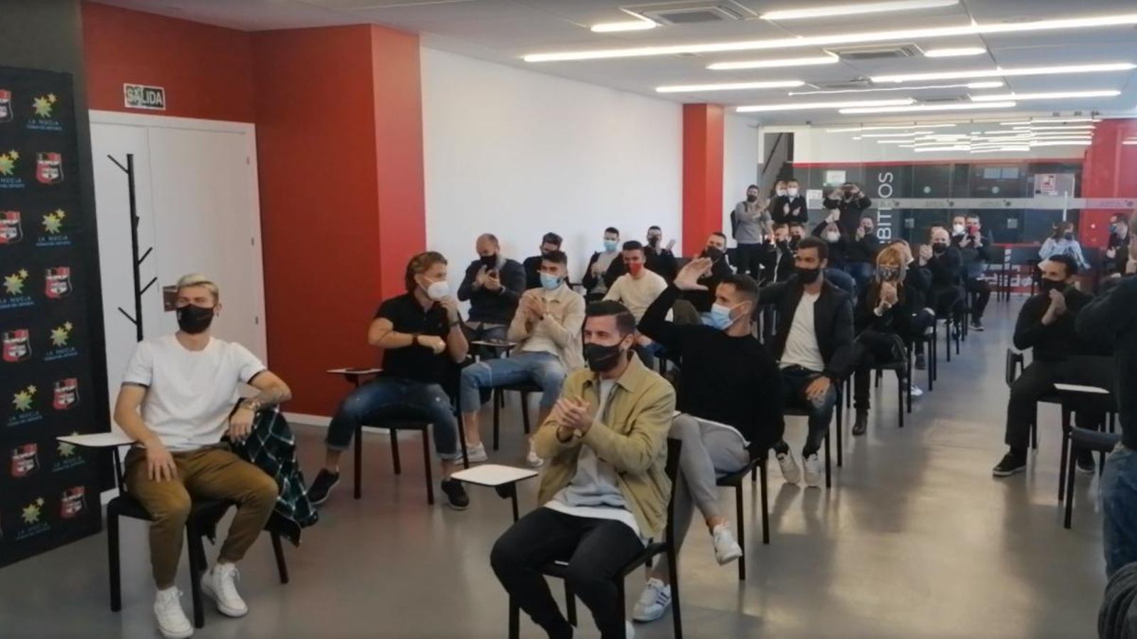 Els jugadors de La Nucia aplaudeixen en conéixer l'Elx com a rival en Copa del Rei