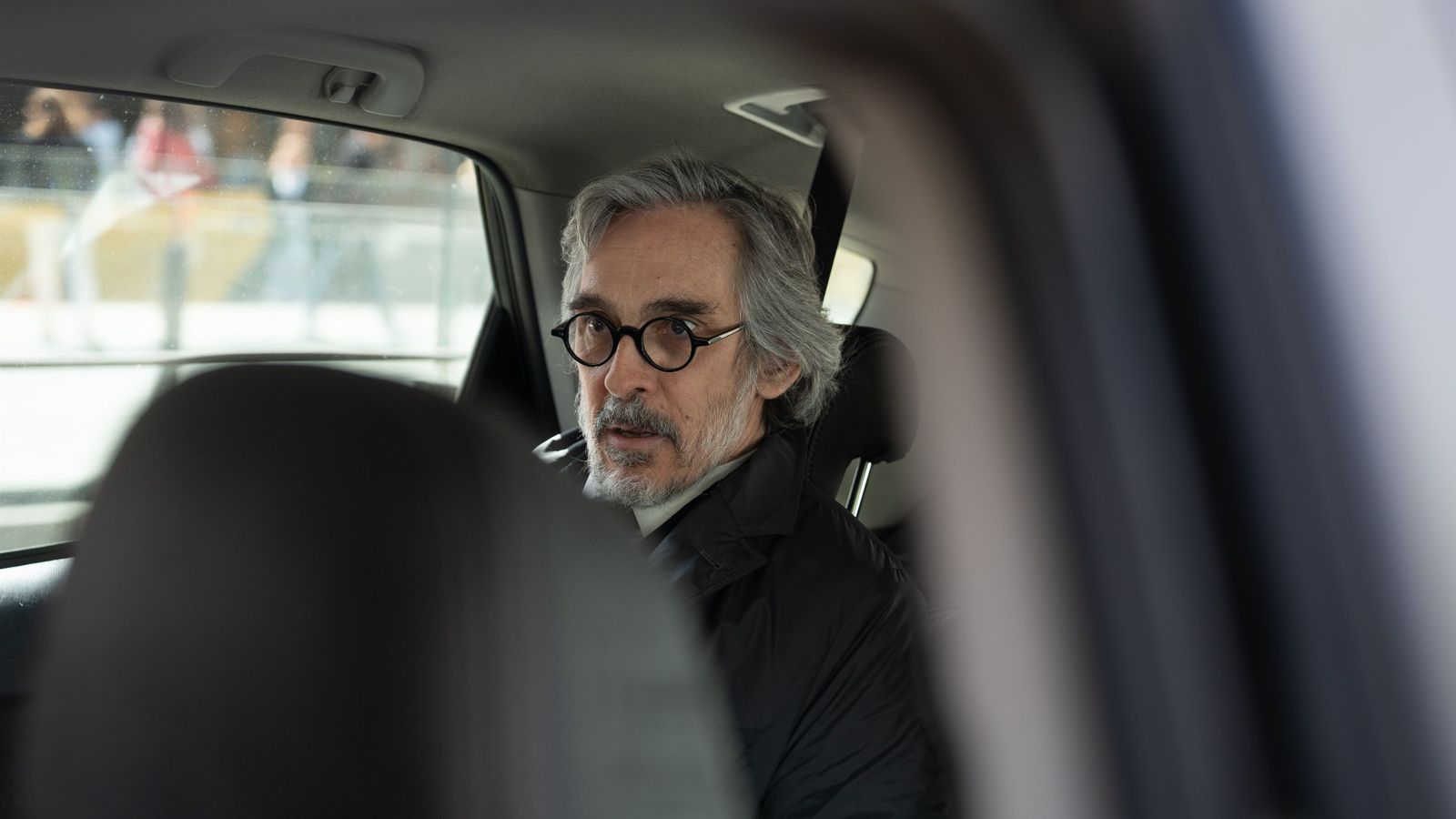 Cristobal Martell, advocat del futbolista, en les immediacions del jutjat, aquest dilluns