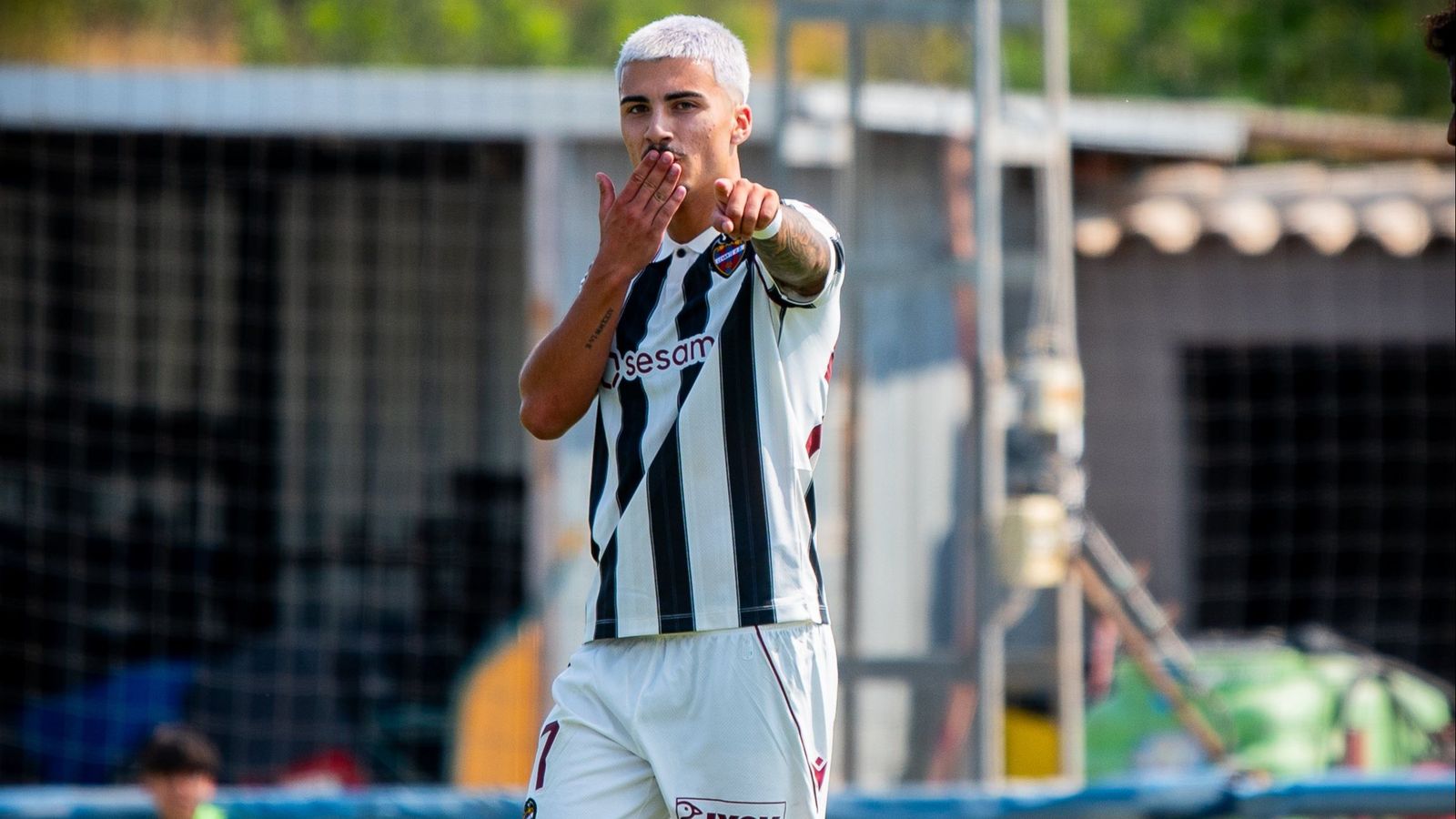 Paco Cortés celebra el gol de la victòria