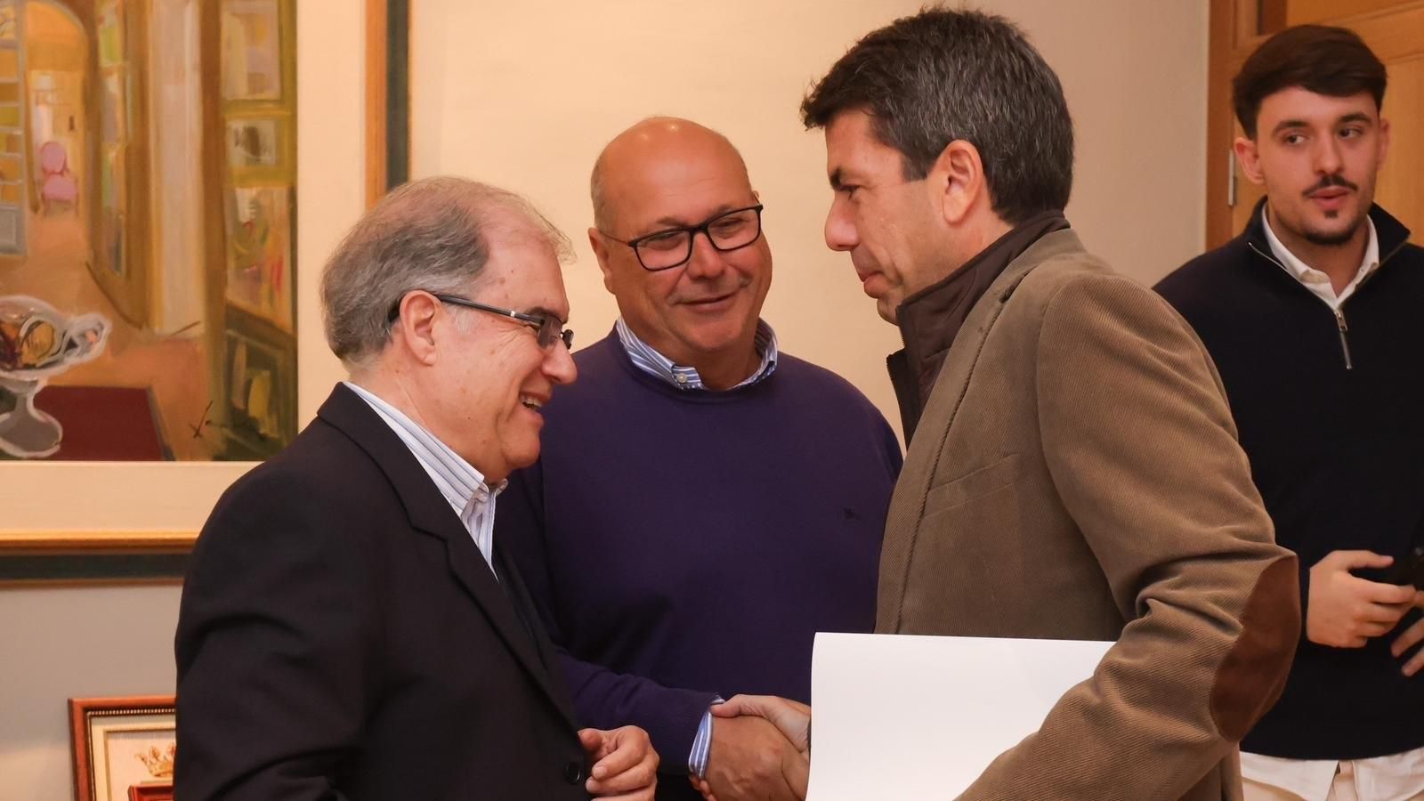 Mazón es reuneix amb els presidents de la Federació de Comunitats de Regants de la Comunitat Valenciana i de les principals entitats de regs d'Alacant