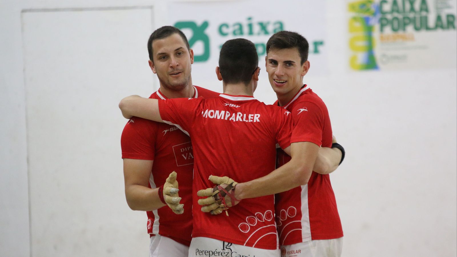 Ian, Momparler i Tonet IV celebren la victòria