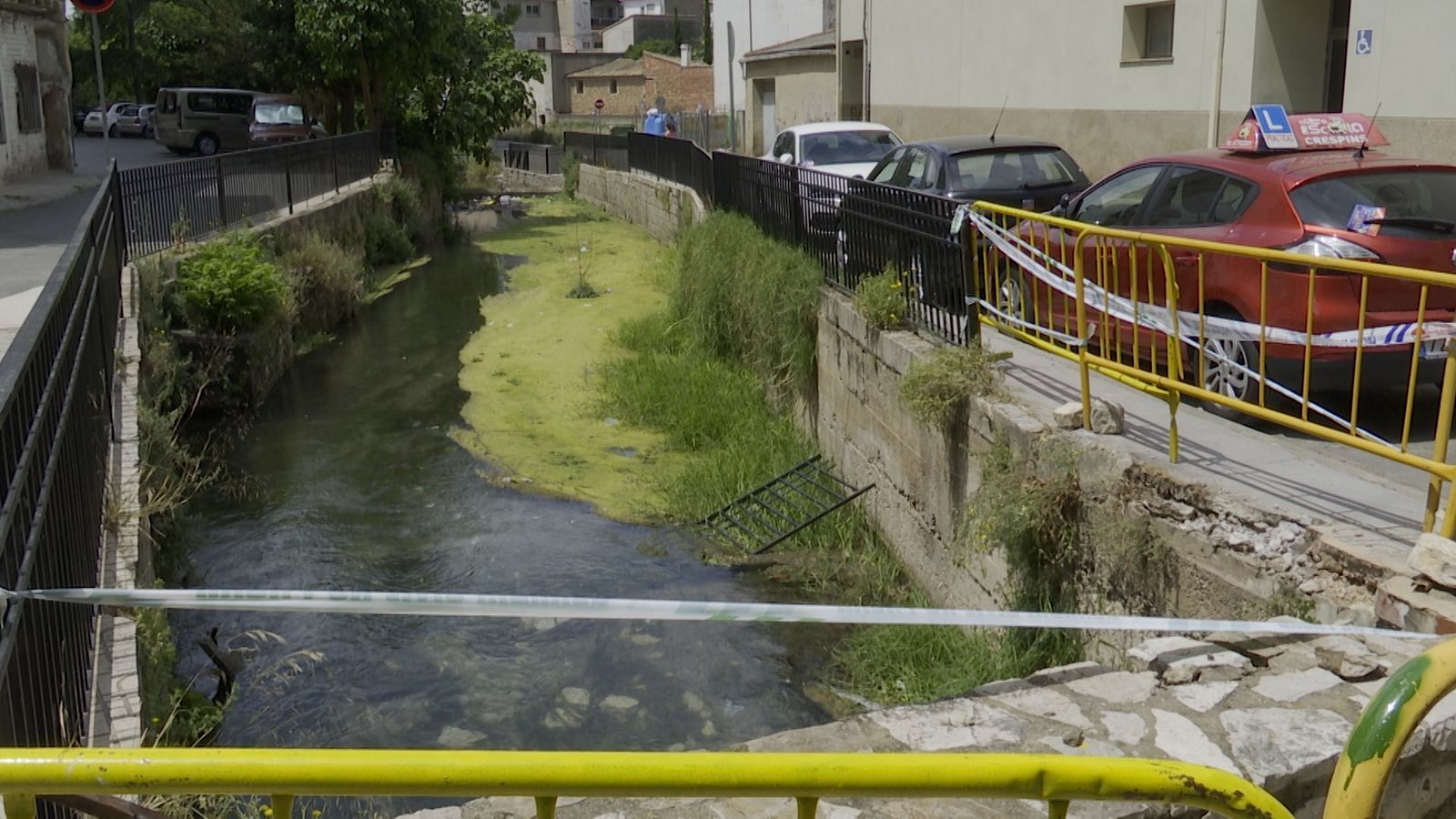 Riu al qual va caure el cotxe després d'atropellar mortalment a una parella a Canals (València)