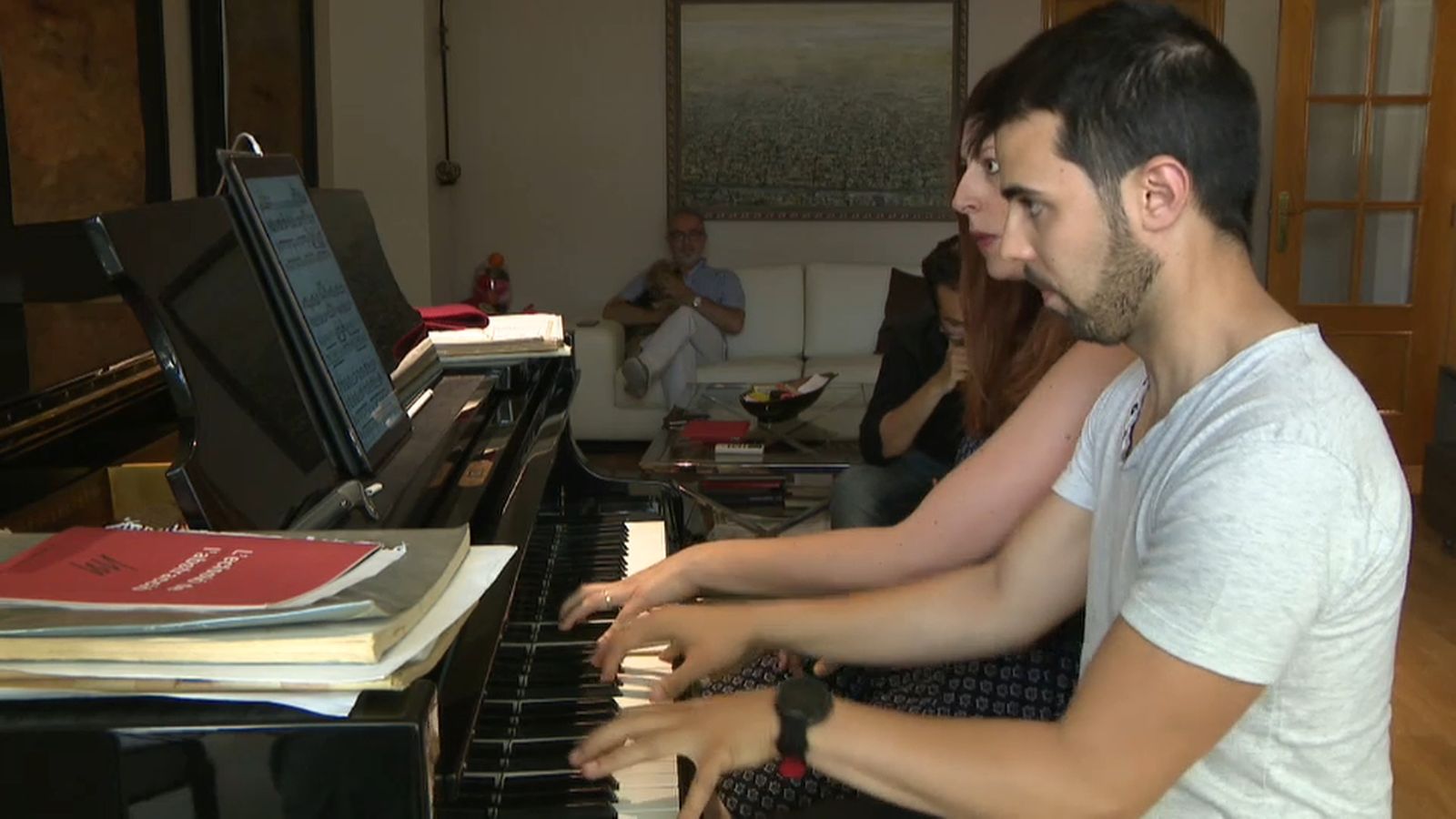 El músics assagen a les cases dels veïns del poble