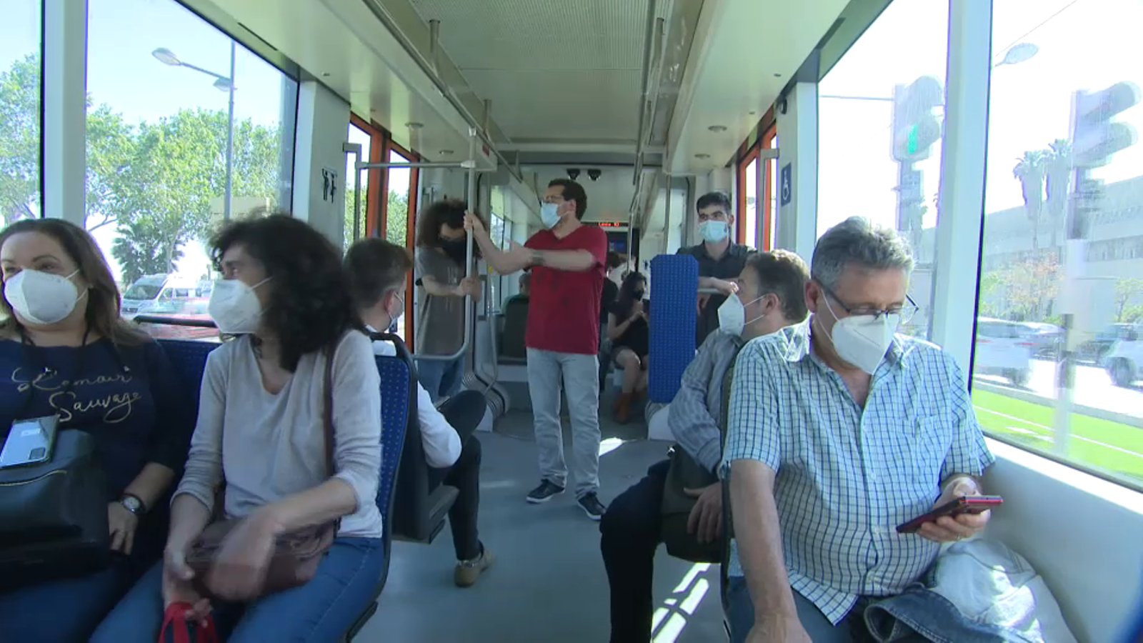 La nova línia 10 de Metrovalència connecta el barri de Natzaret amb el centre de la ciutat