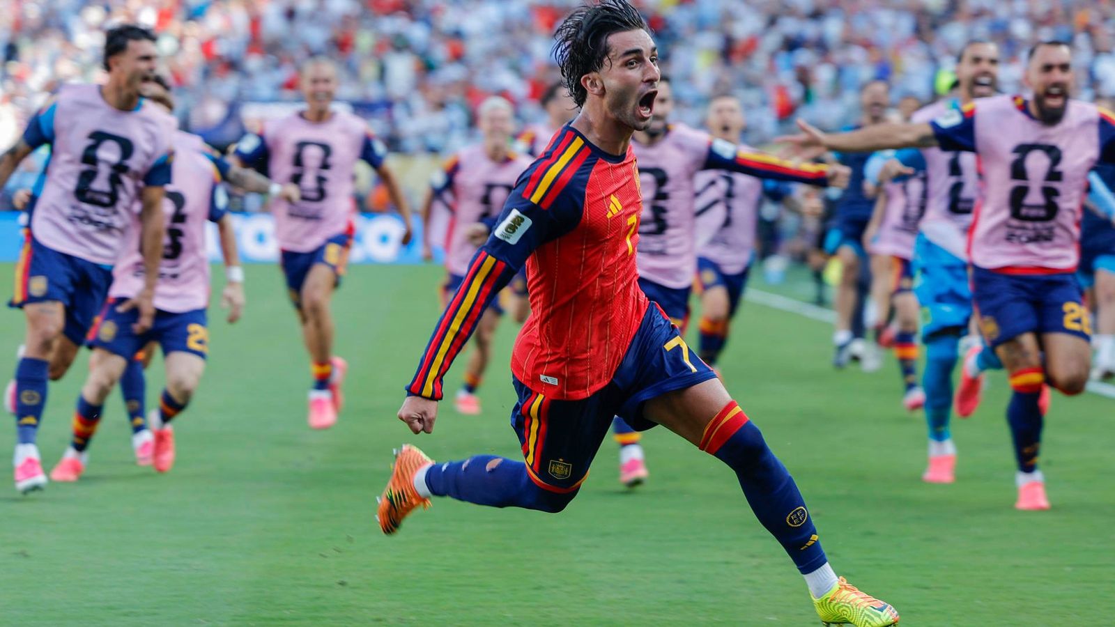 El davanter de Foios celebra el gol que va donar la victòria del Mundial a Espanya